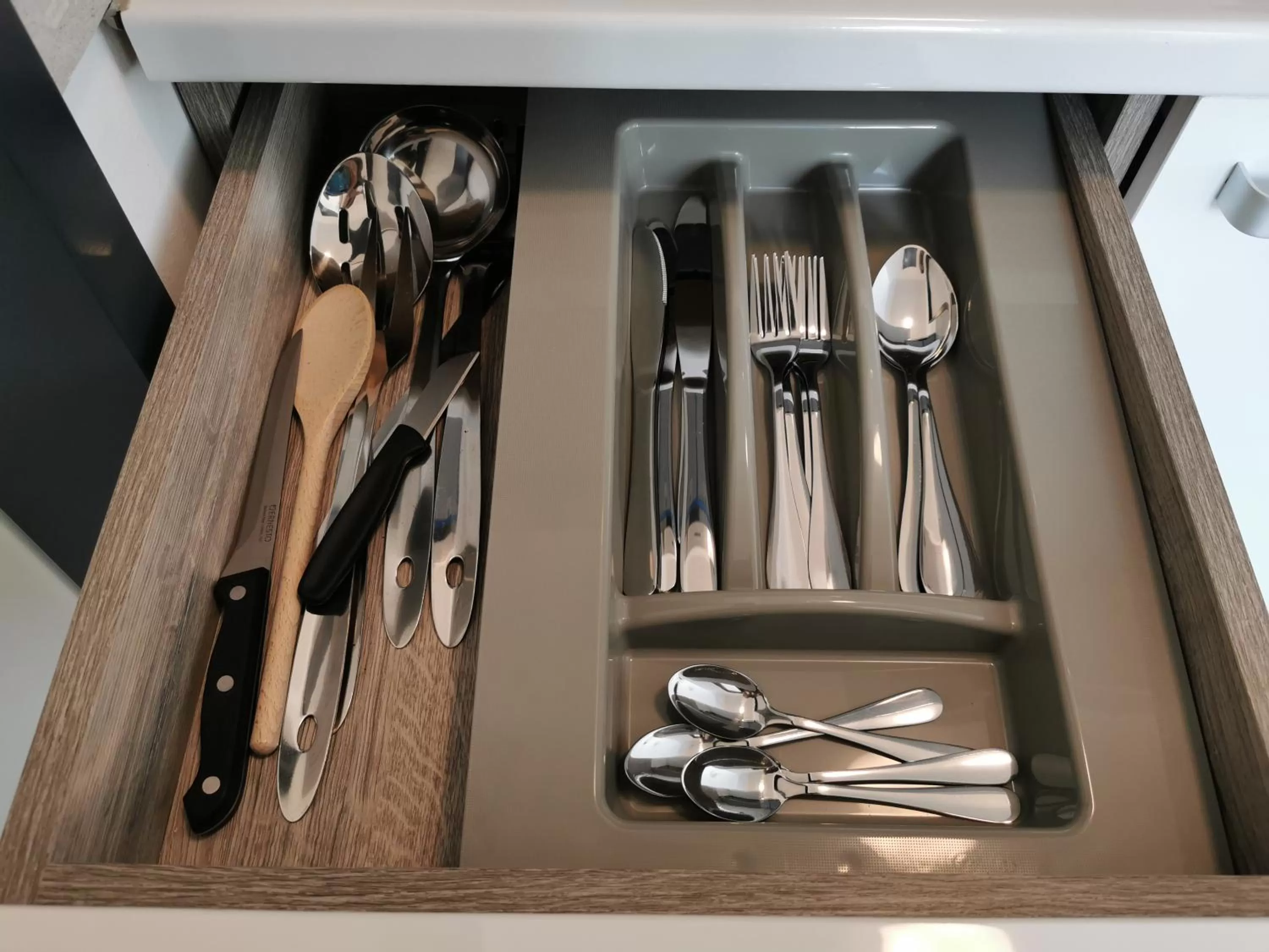 Coffee/tea facilities in HP Apartments