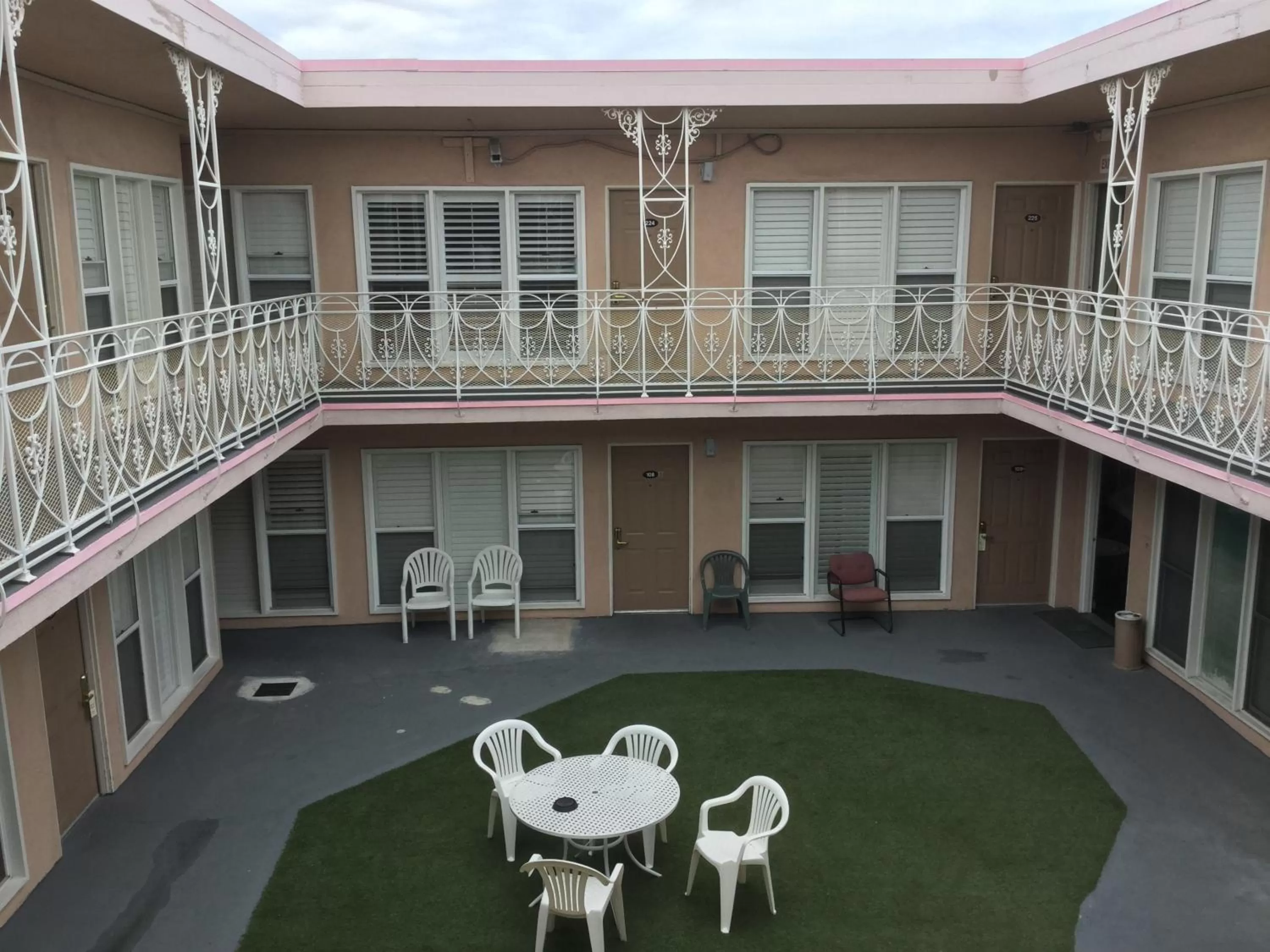 Garden in Bevonshire Lodge Motel