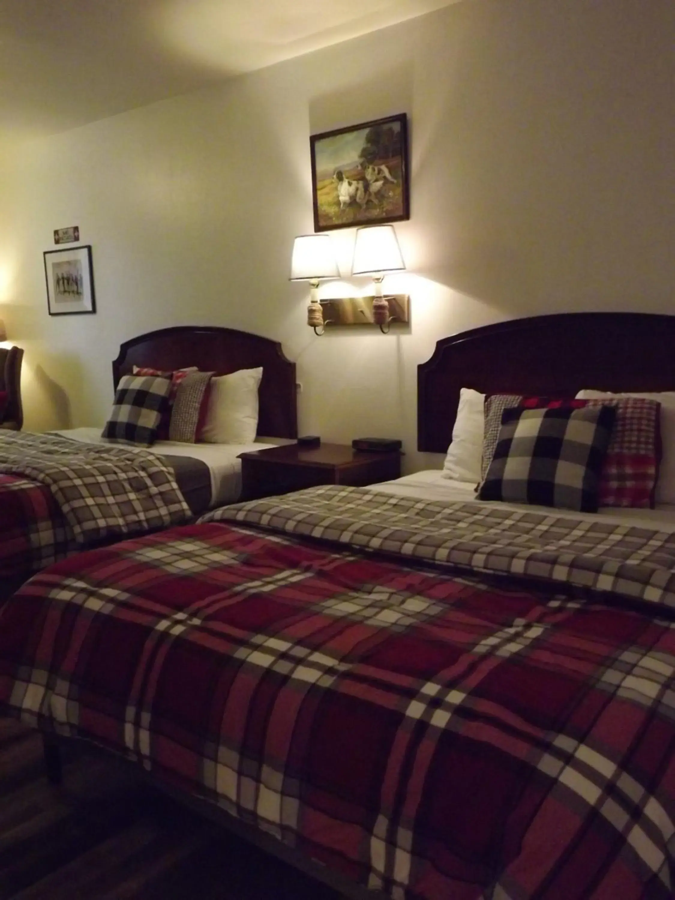 Photo of the whole room, Bed in Crest Country Inn