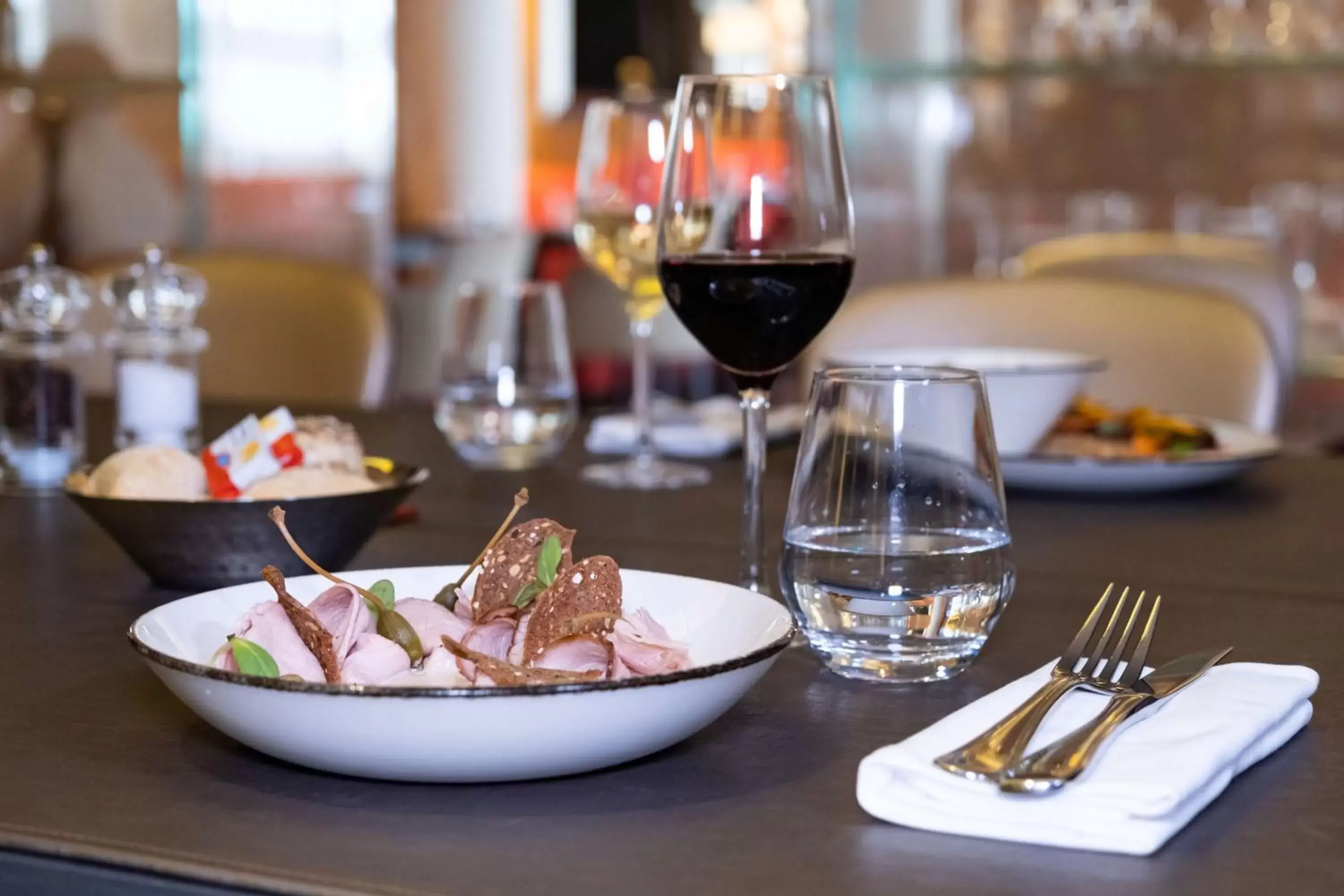 Restaurant/places to eat in Hilton Geneva Hotel and Conference Centre Restaurant/places to eat in Hilton Geneva Hotel and Conference Centre