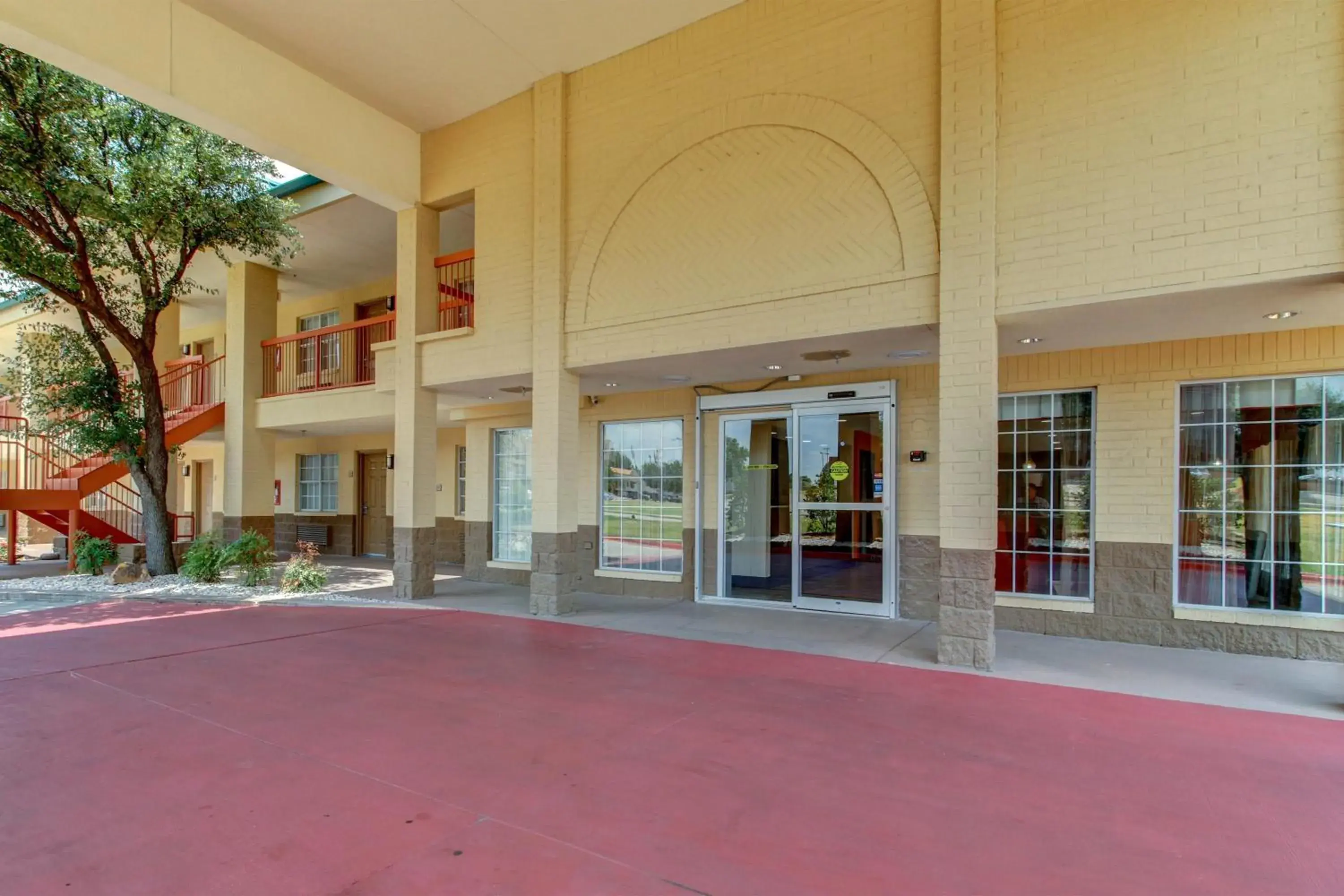 Facade/entrance in Motel 6-Arlington, TX