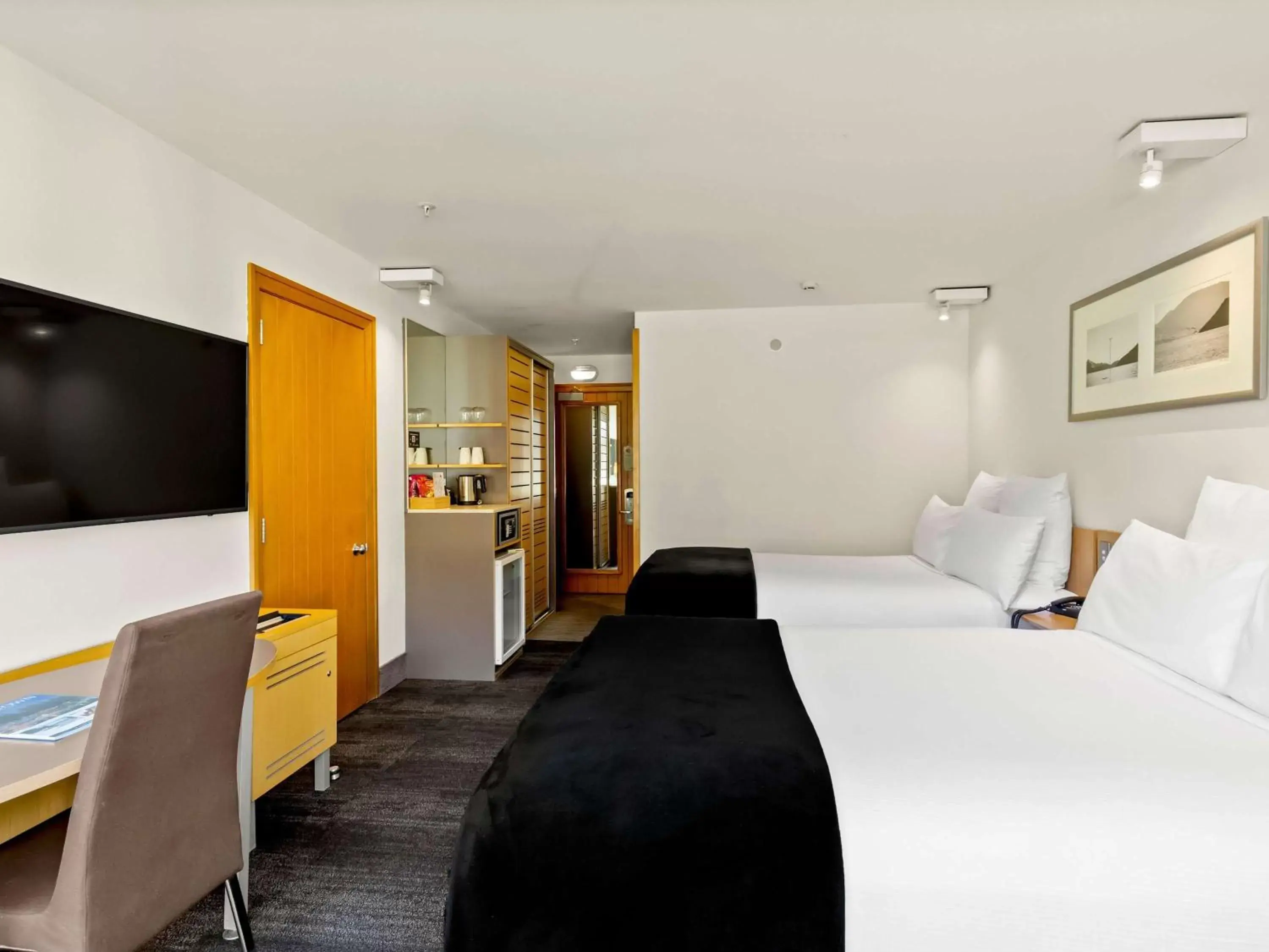 Bedroom, Bed in Novotel Queenstown Lakeside