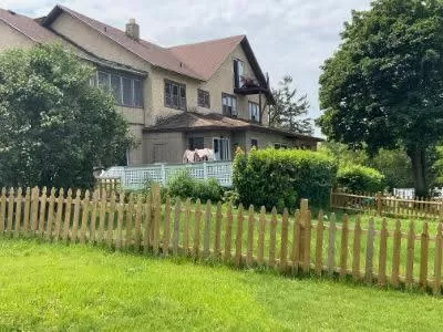 Property Building in Chateau Country Inn and Captain's Cottage