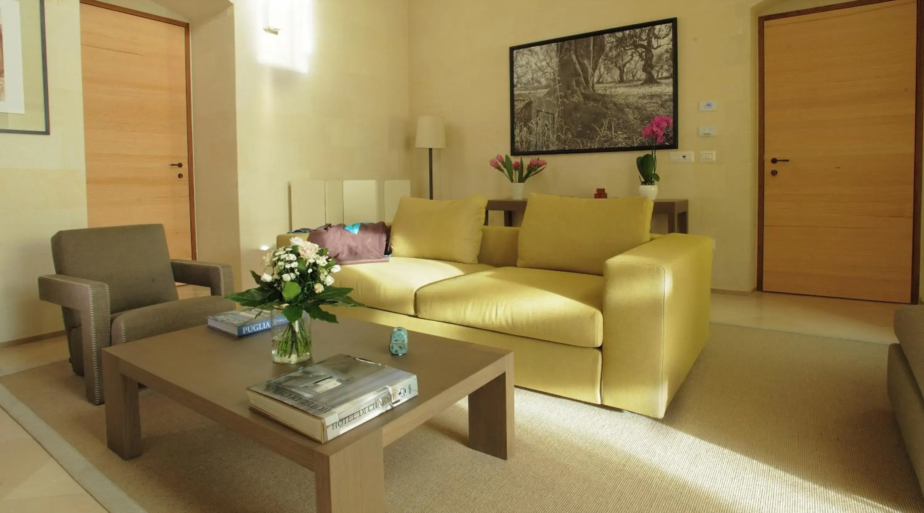 Library, Seating Area in La Fiermontina - luxury home hotel