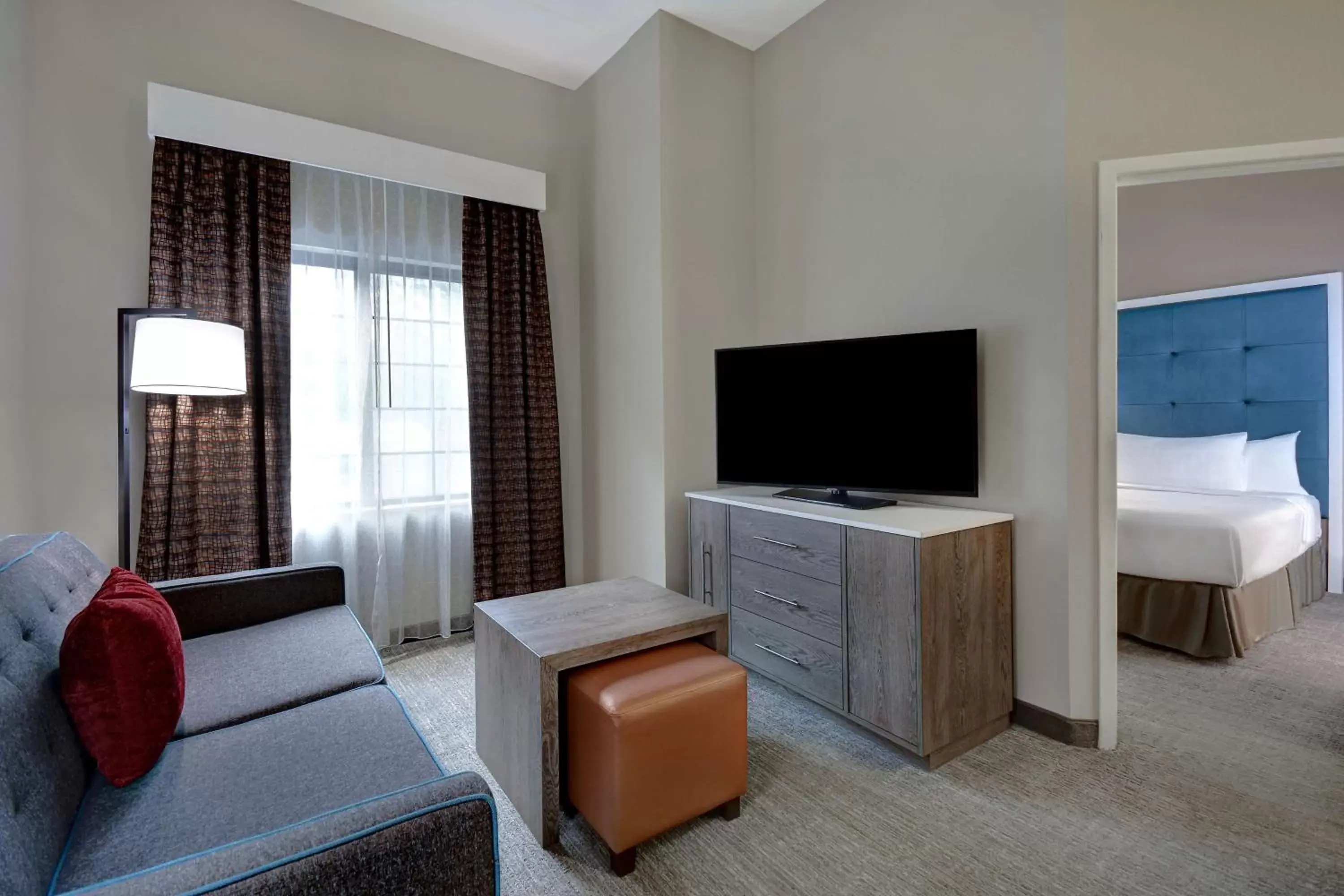 Living room, TV/Entertainment Center in Homewood Suites Newport News - Yorktown by Hilton