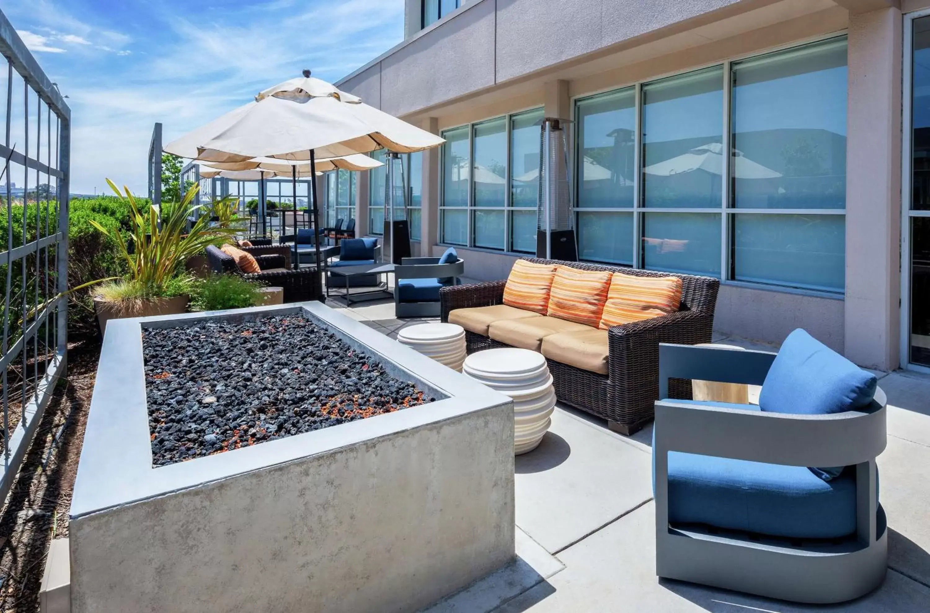 Patio in Hilton Garden Inn San Francisco/Oakland Bay Bridge