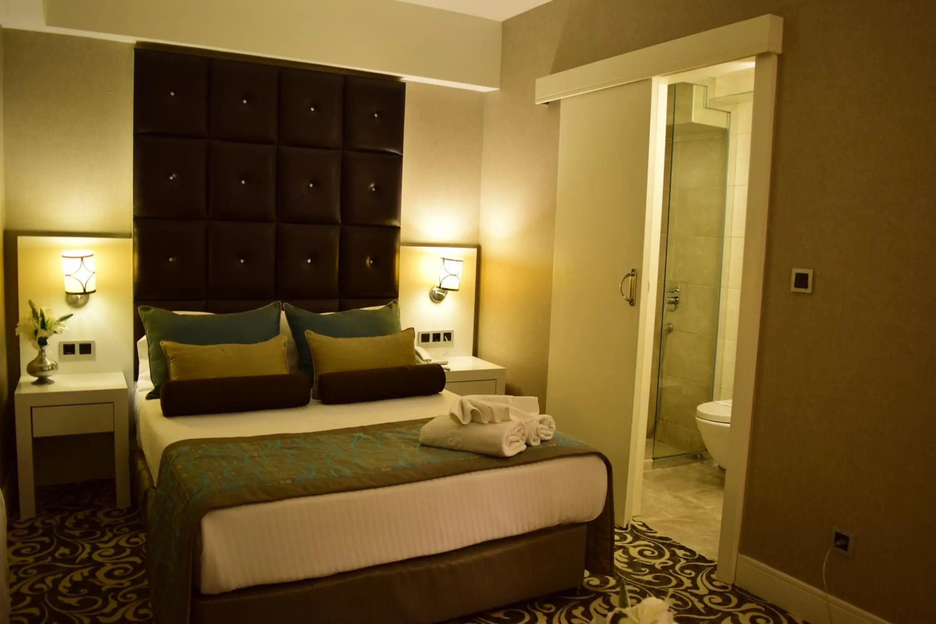 Shower, Bed in Taksim Line Hotel