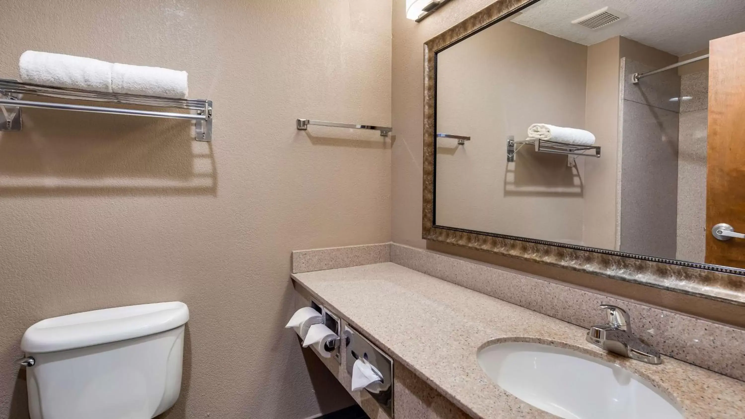 Bathroom in Best Western Dayton Inn & Suites