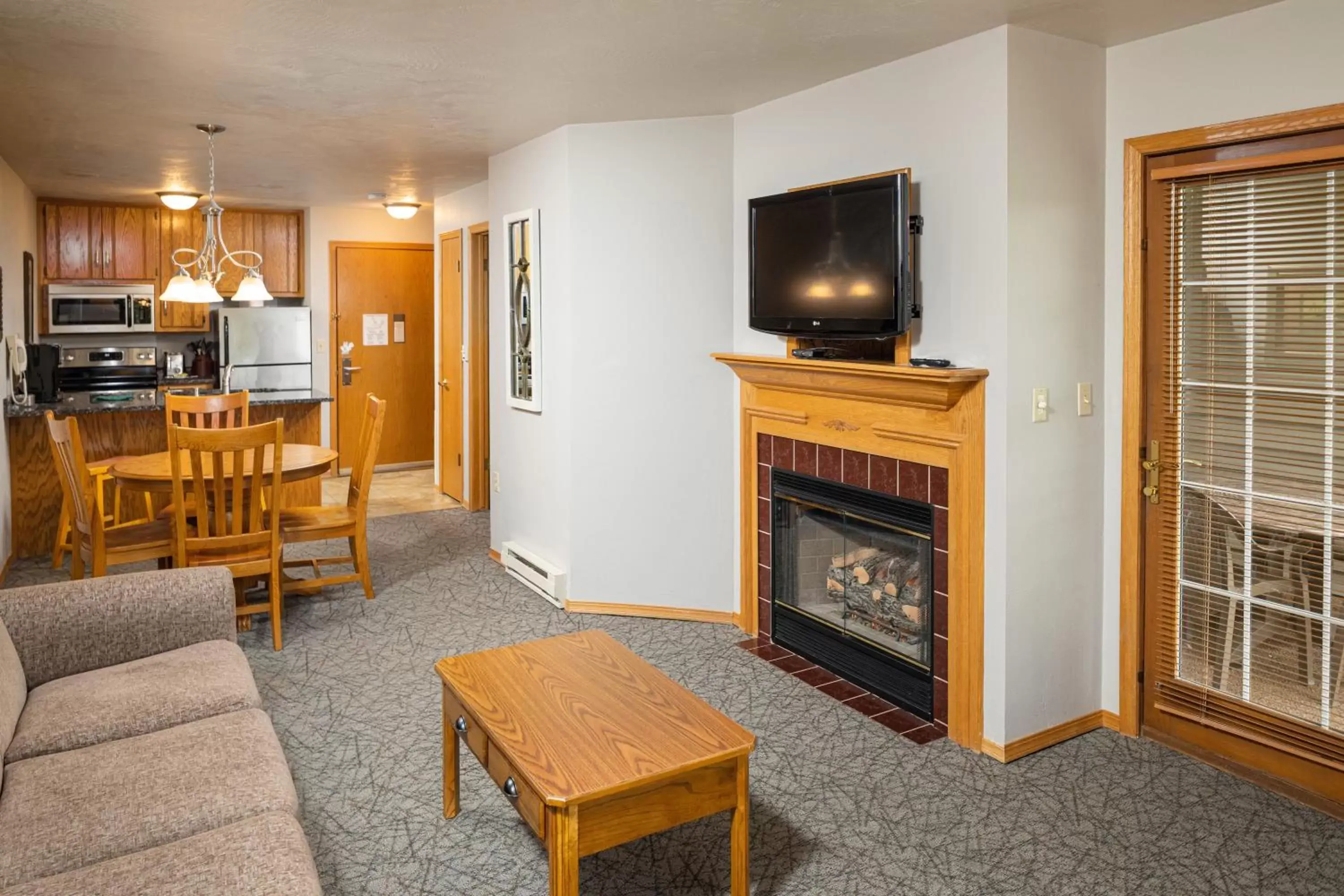 Living room, TV/Entertainment Center in Newport Resort