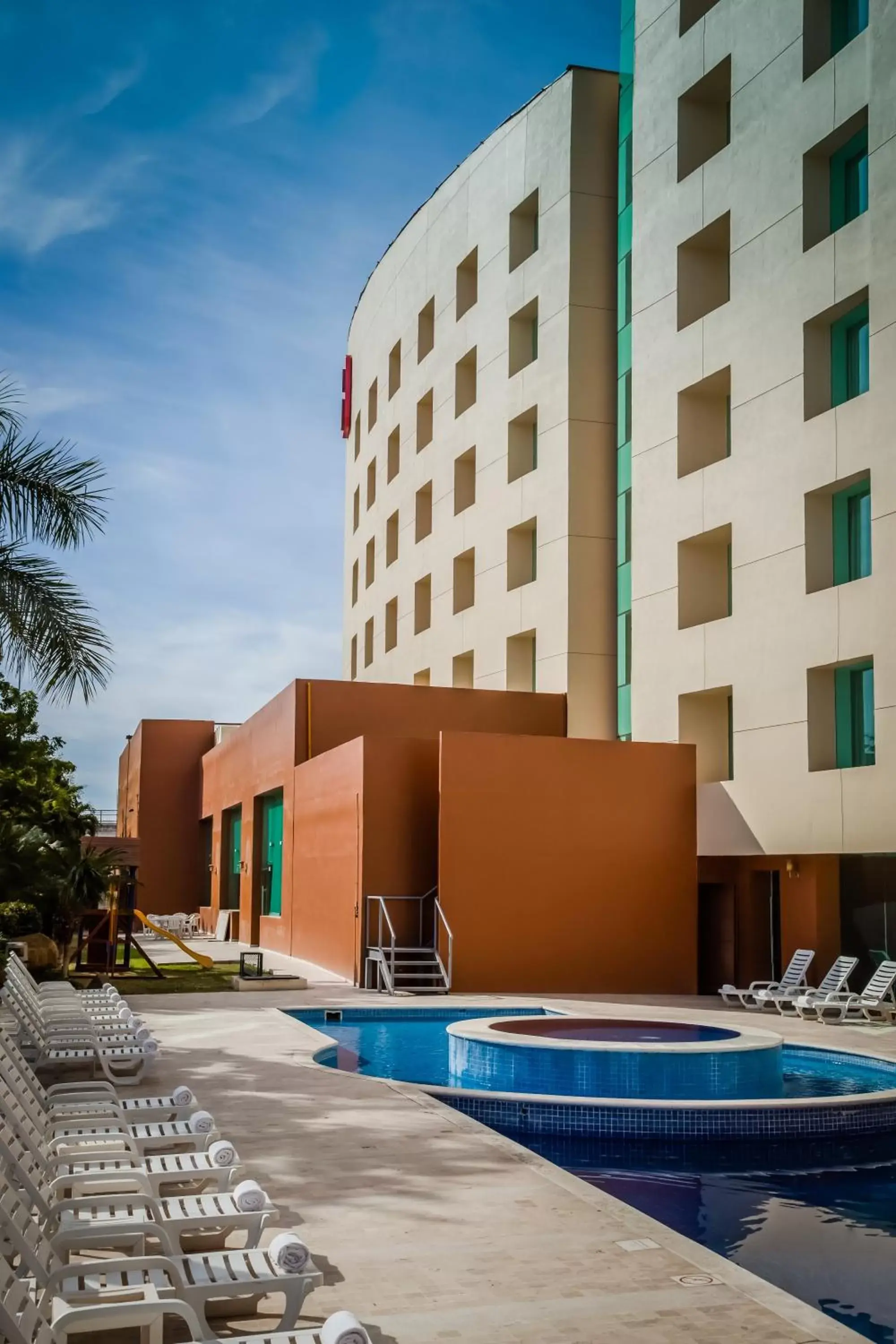 Swimming pool, Property Building in Fiesta Inn Culiacan