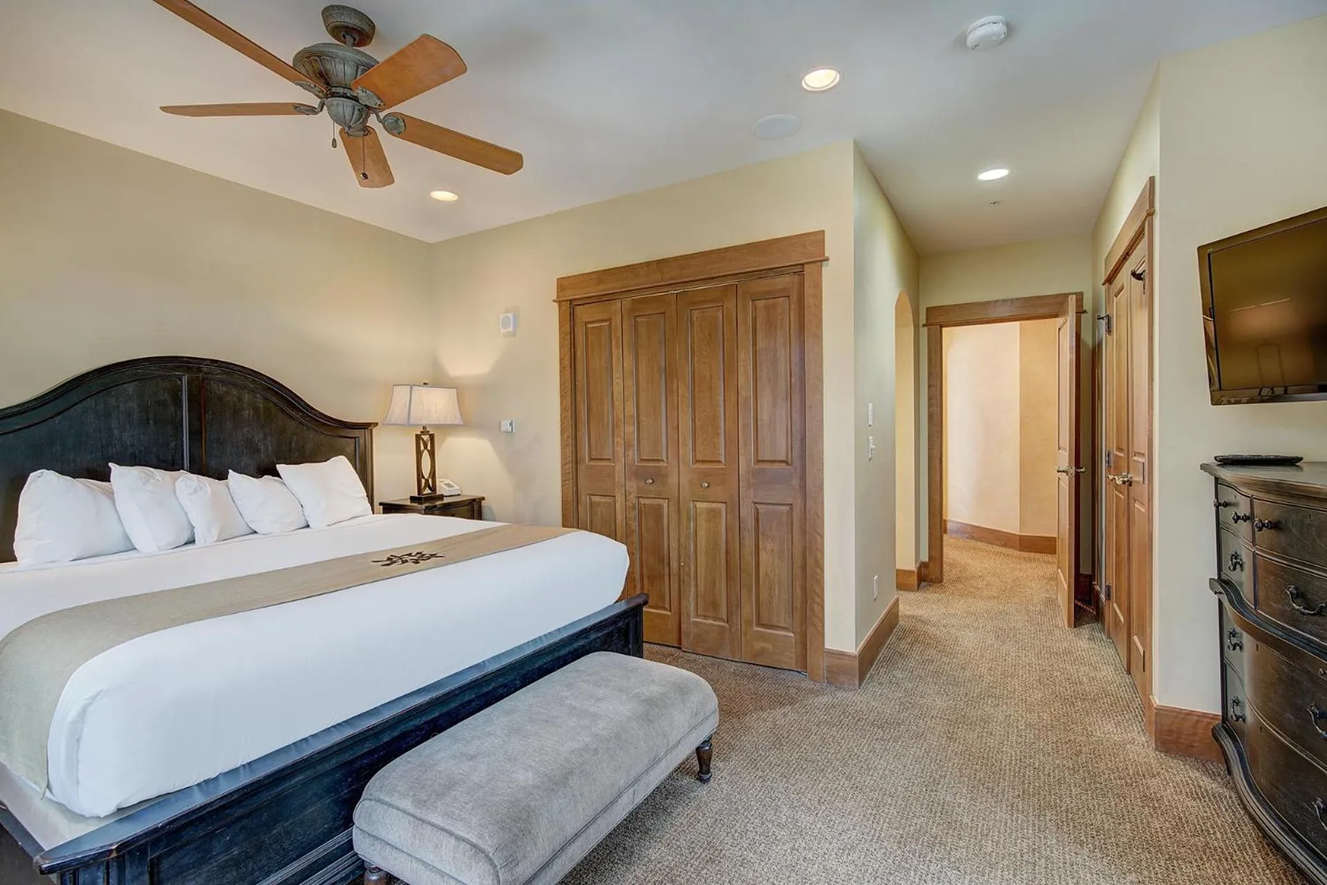 Bed in Timbers & Lone Eagle by Keystone Resort