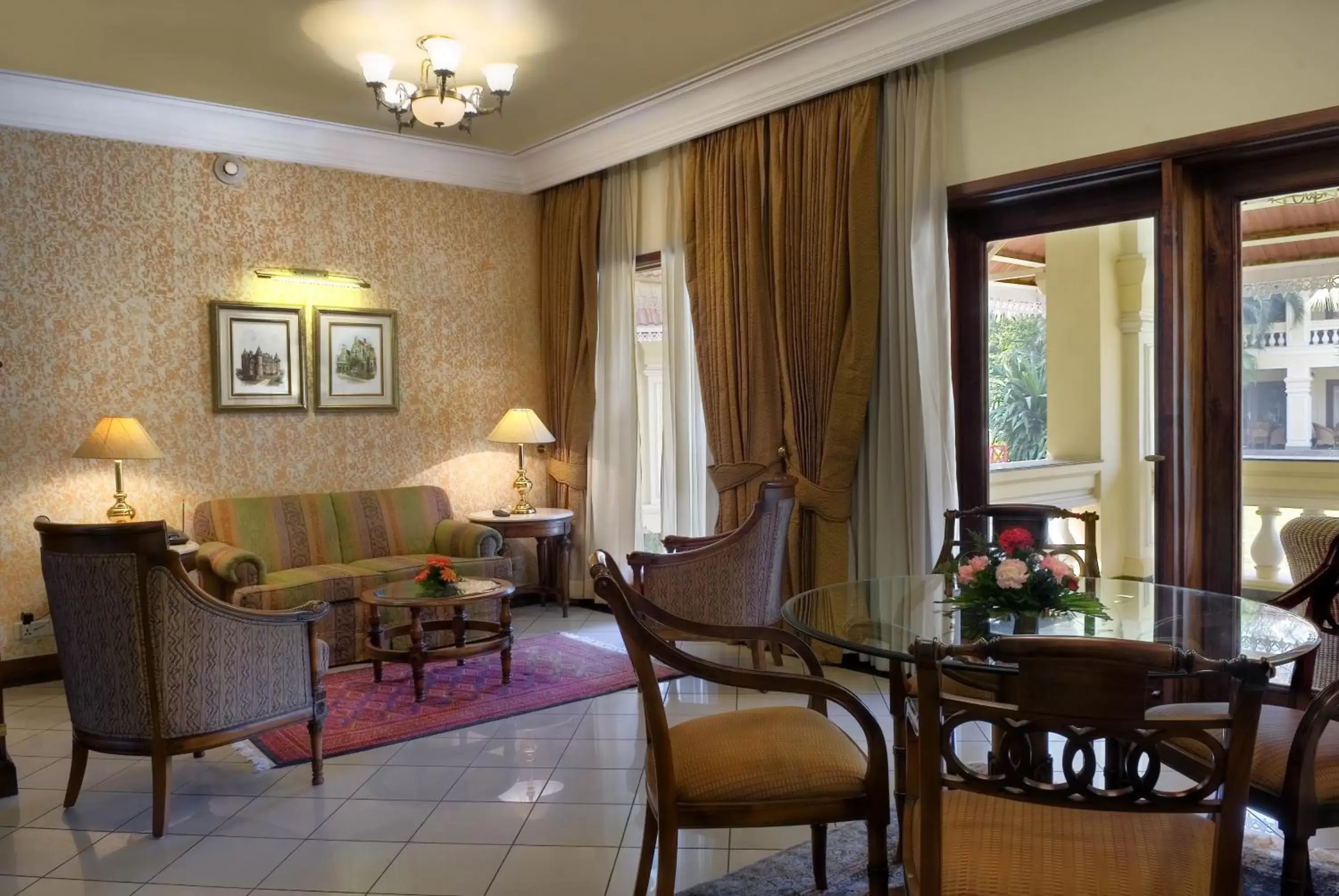 Living room, Seating Area in Mayfair Lagoon Hotel