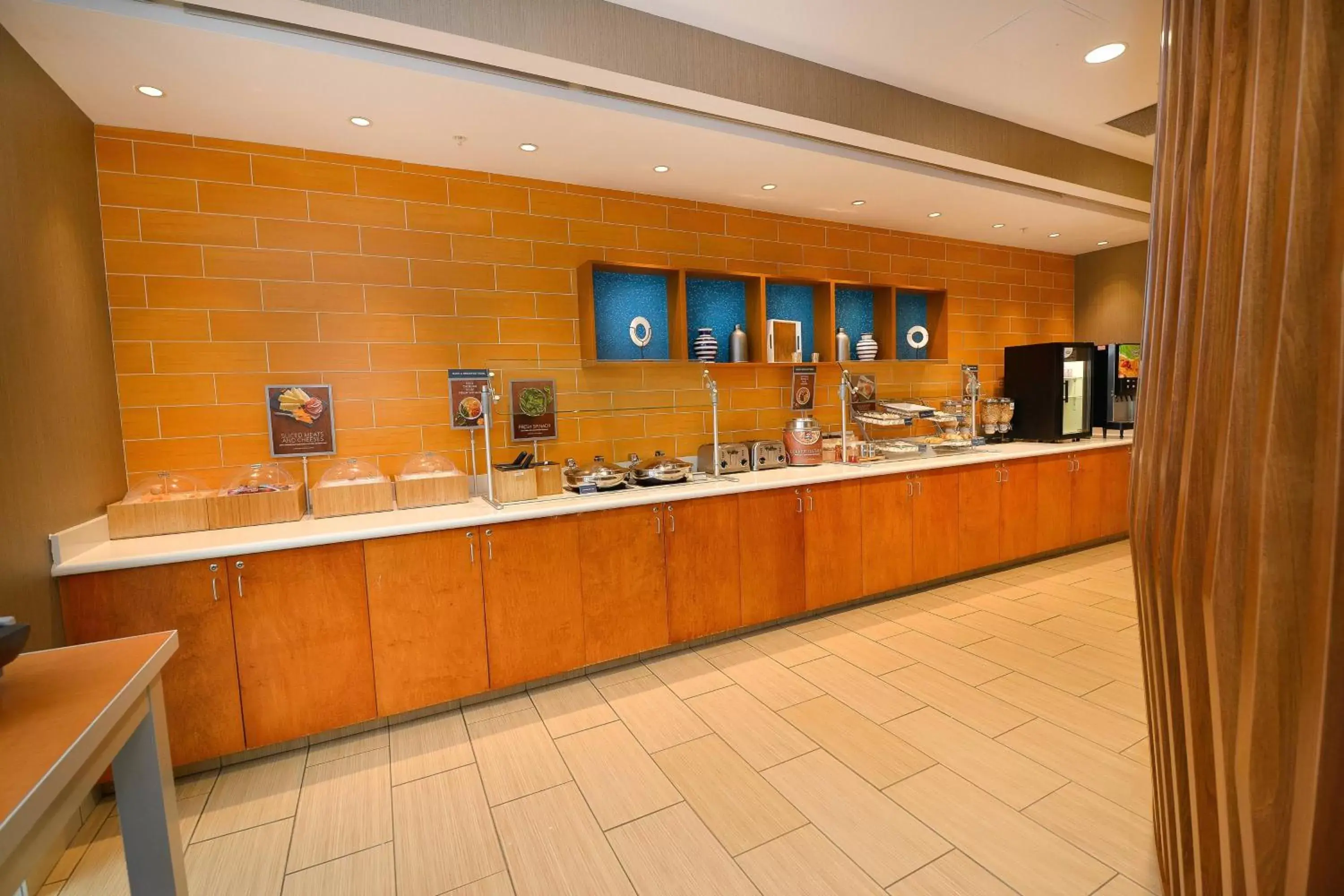 Breakfast, Restaurant/Places to Eat in SpringHill Suites Grand Forks