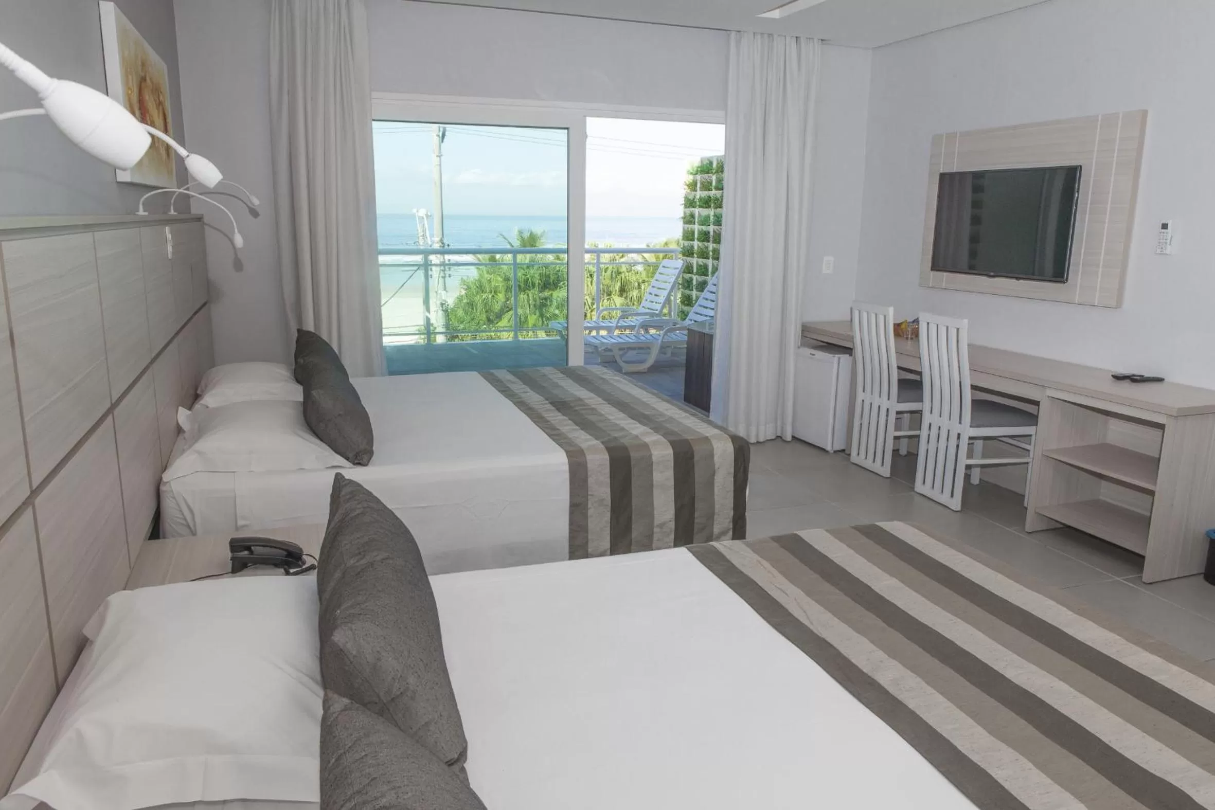 Photo of the whole room, Bed in Hotel Vicino al Mare - Frente mar