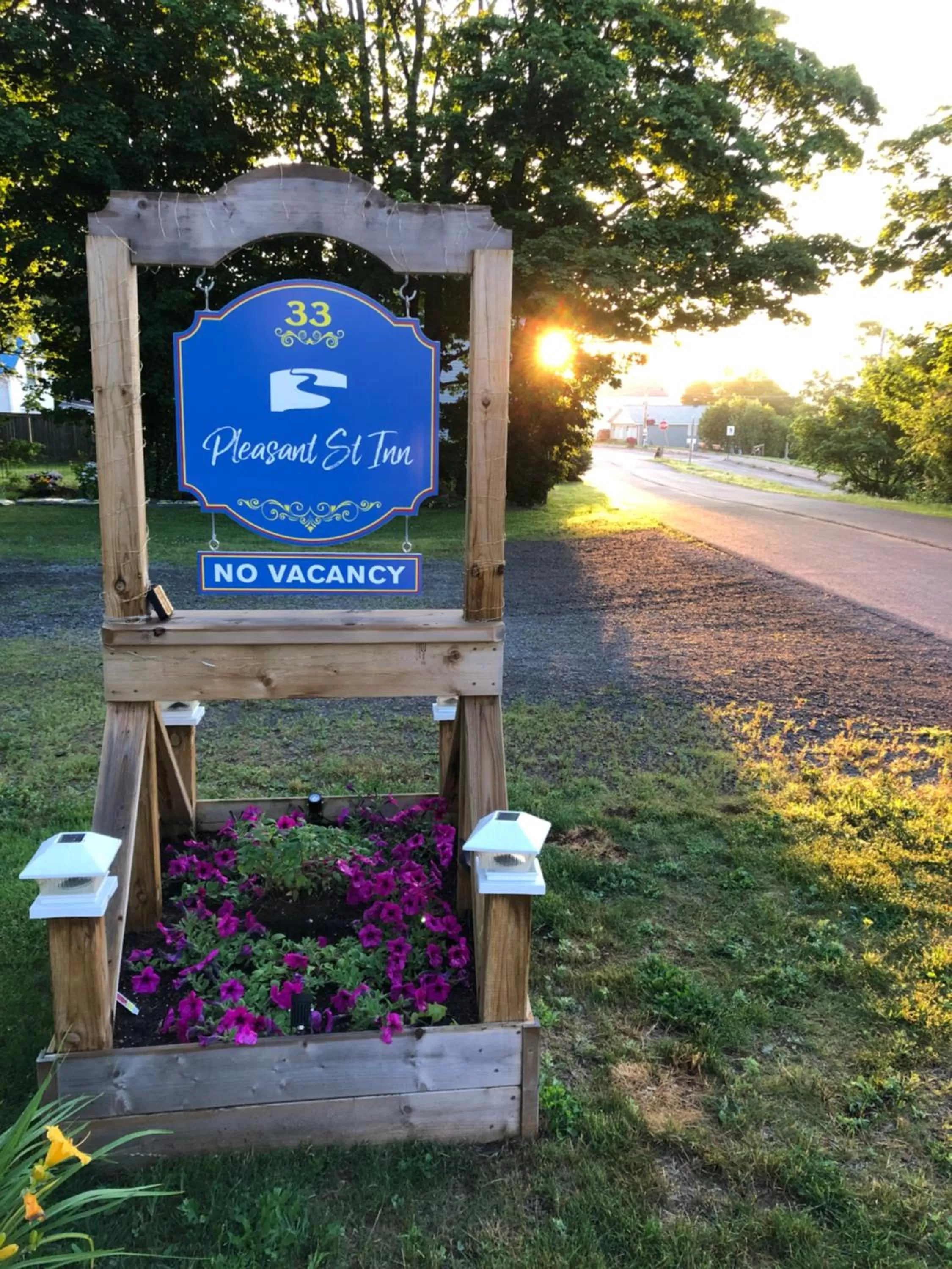 Property logo or sign in Pleasant Street Inn