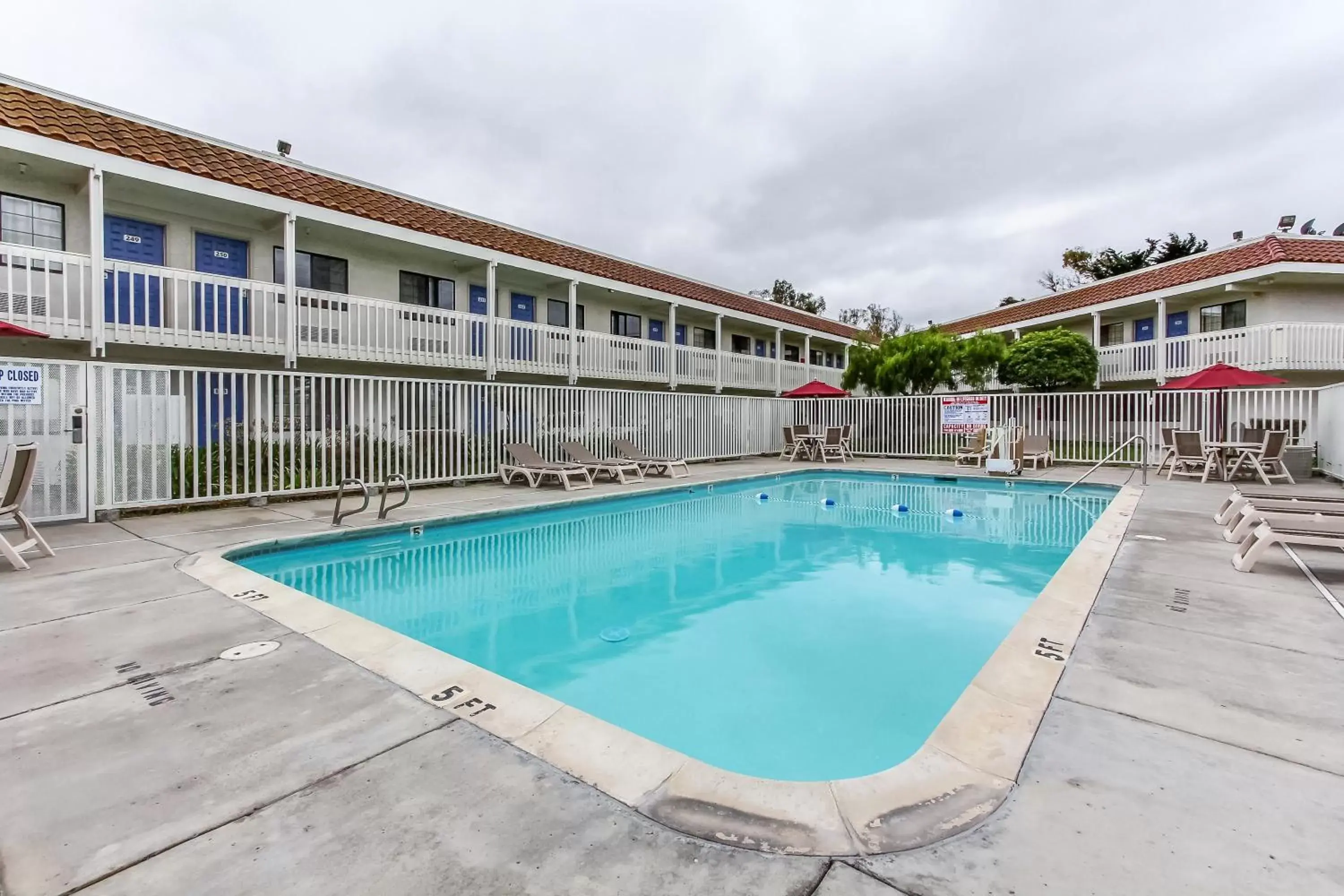 Swimming Pool in Motel 6-Salinas, CA - North Monterey Area