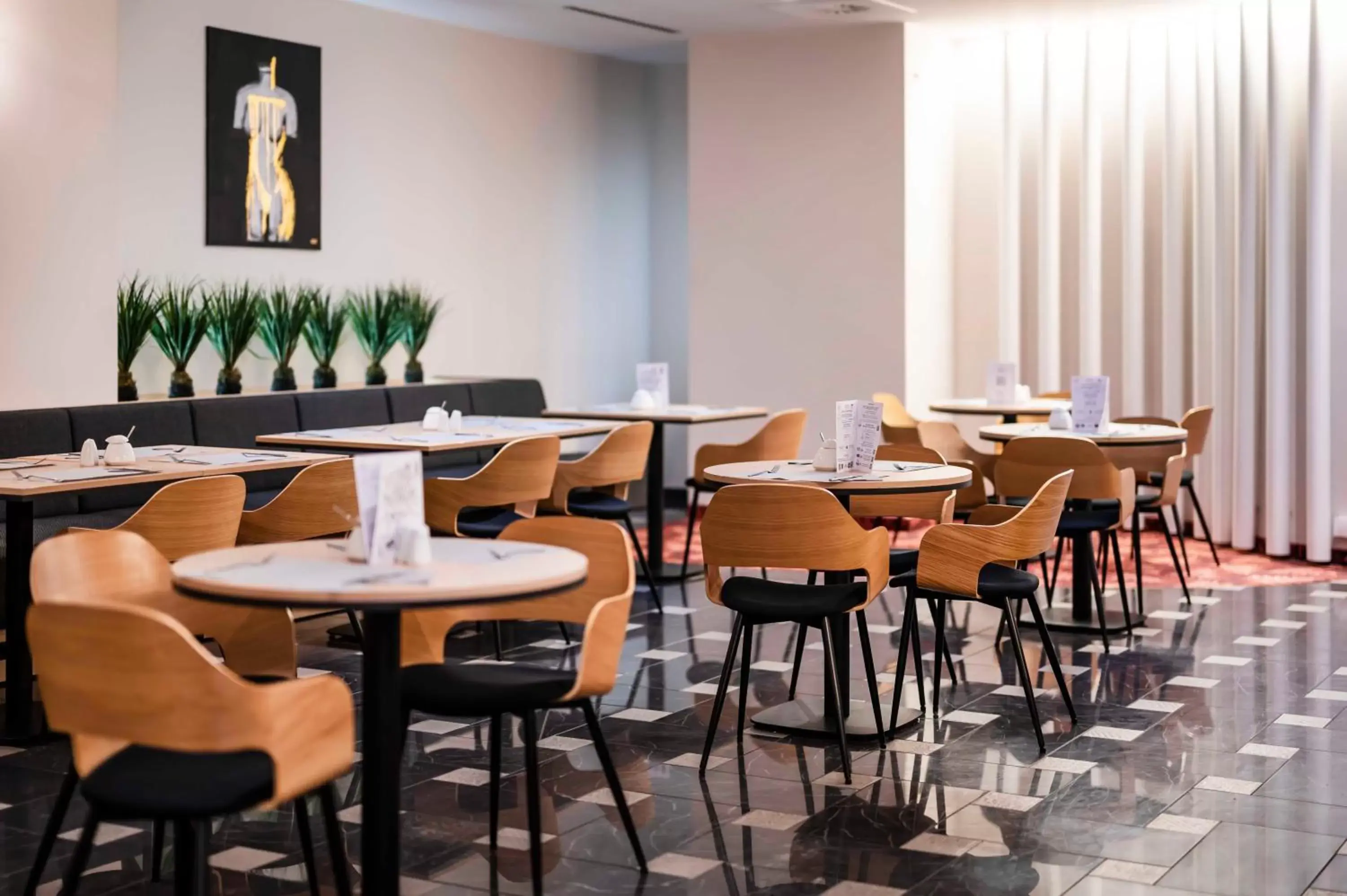 Restaurant/places to eat in Hotel H12**** Restaurant/places to eat in Hotel H12****