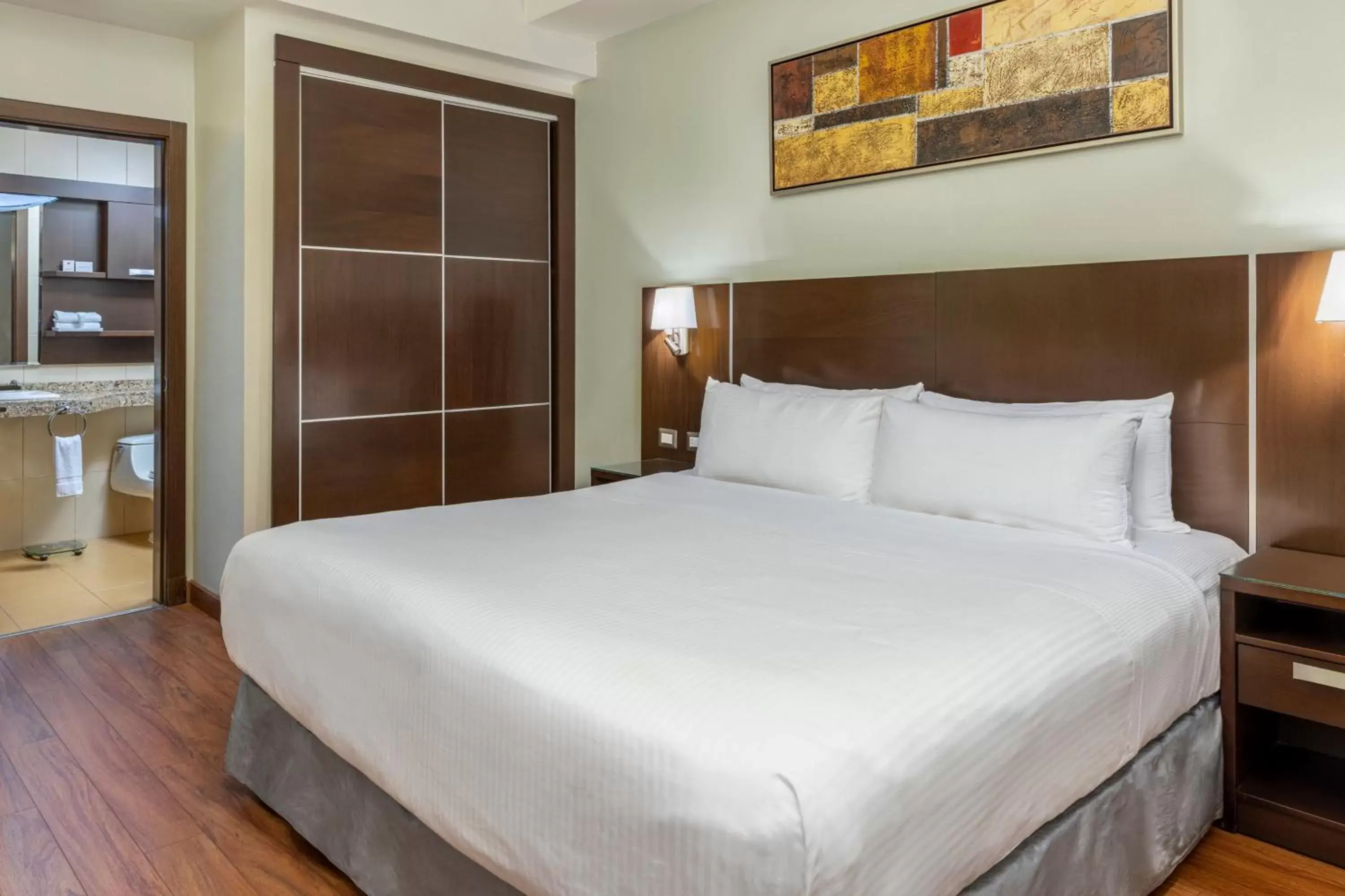 Bedroom, Bed in Marriott Executive Apartments Panama City, Finisterre