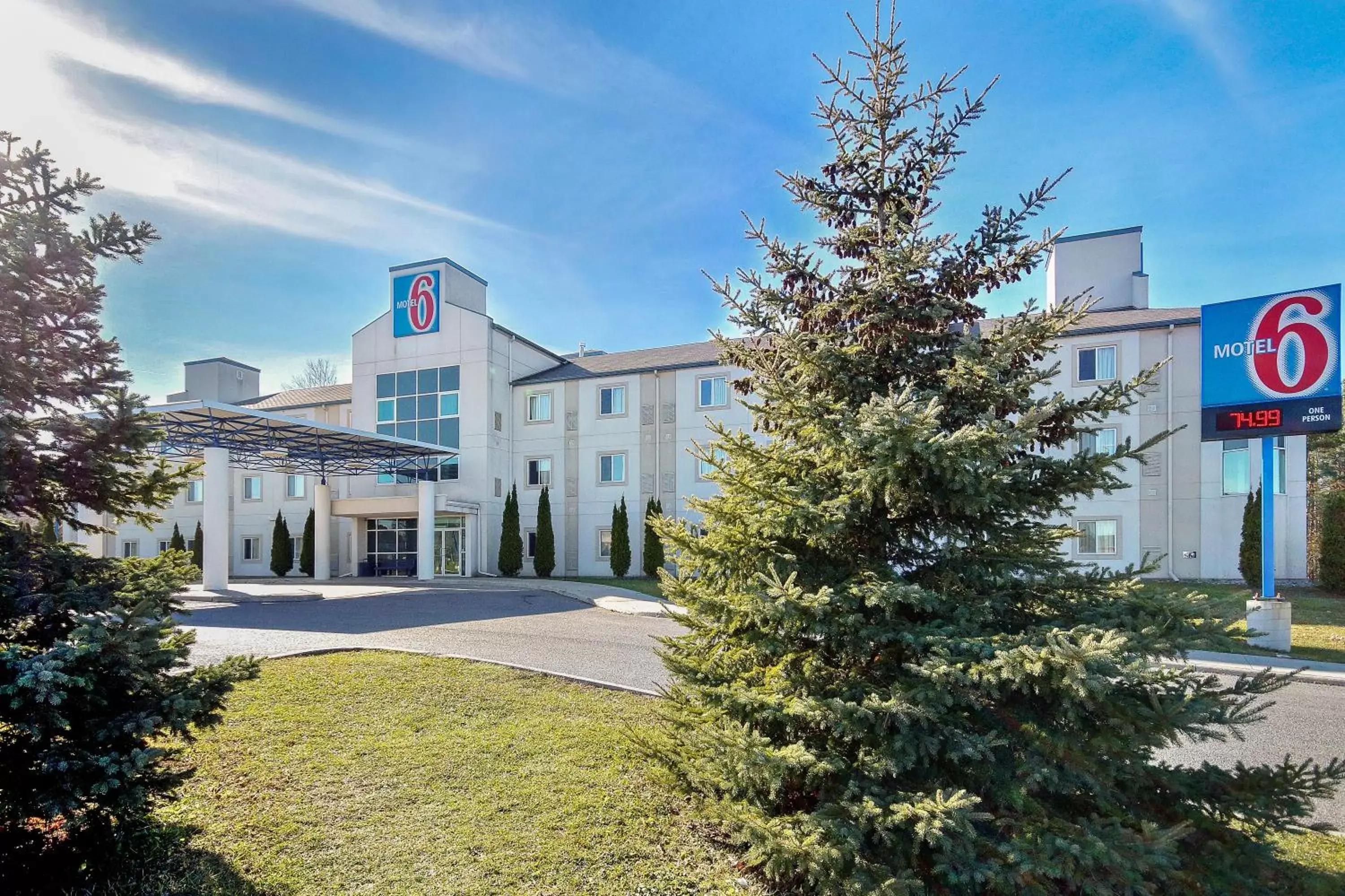 Facade/entrance in Motel 6-Peterborough, ON Facade/entrance in Motel 6-Peterborough, ON