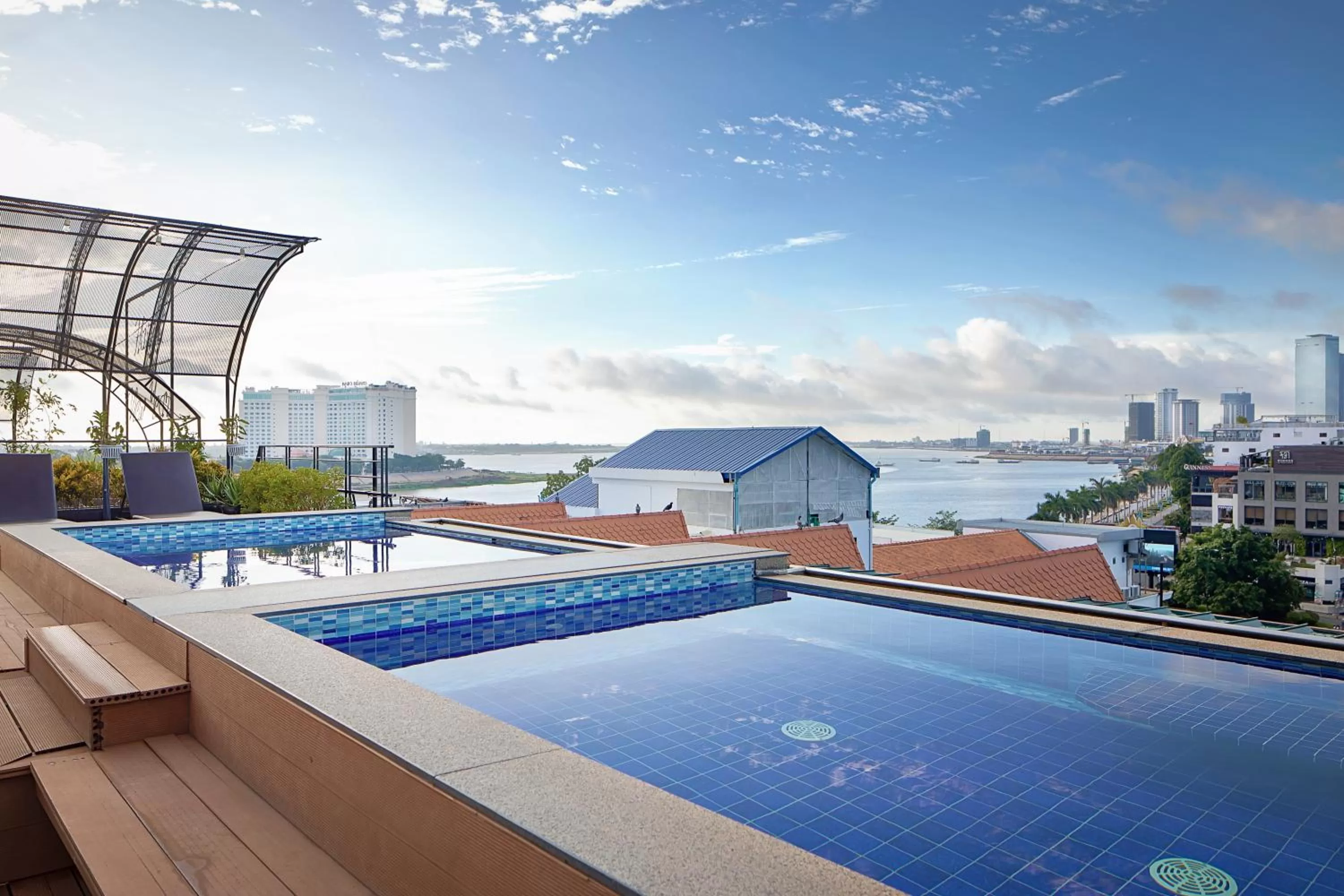 Property building in Ohana Phnom Penh Palace Hotel