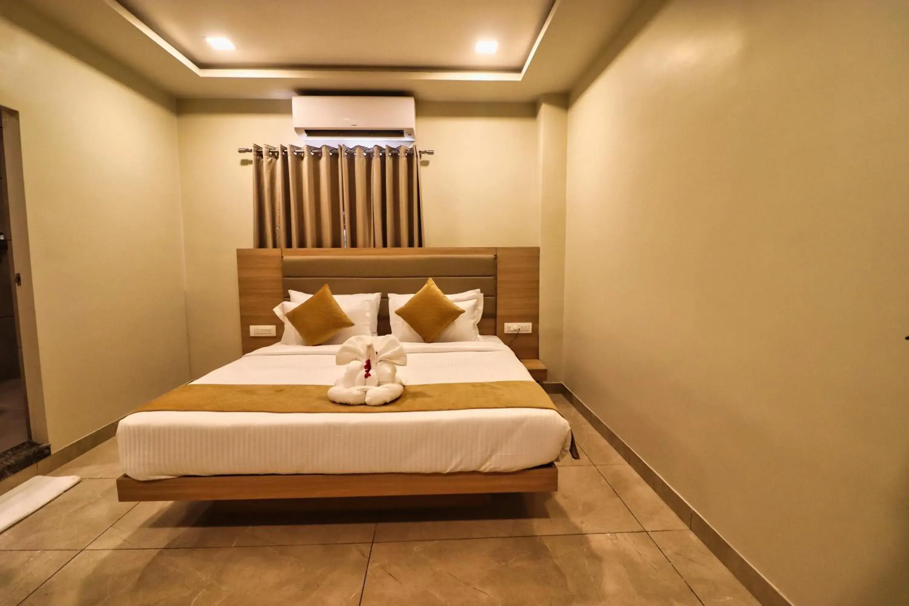 Bedroom, Bed in Clarks Inn Express Udaipur