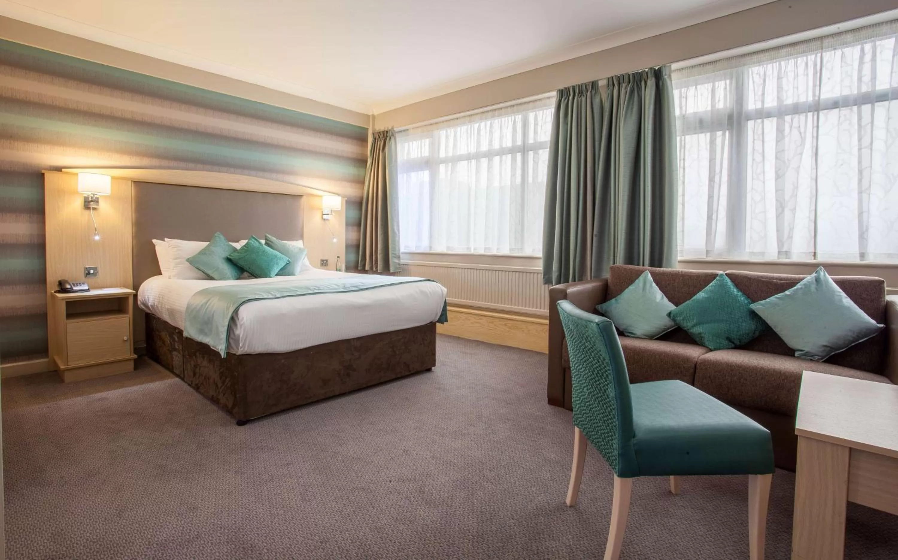 Photo of the whole room in Cresta Court Hotel