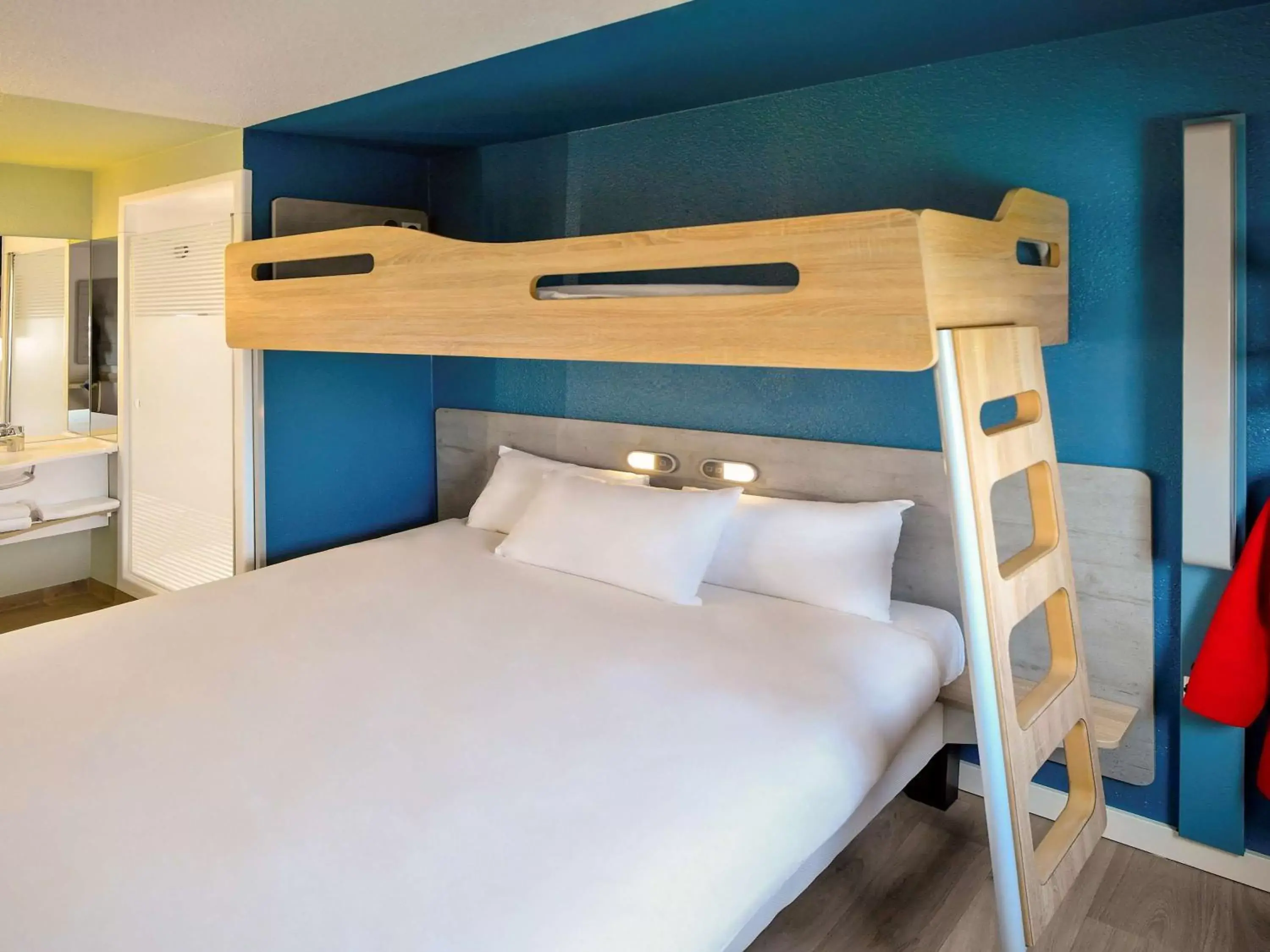 Photo of the whole room, Bunk Bed in ibis Budget Le Treport Mers Les Bains