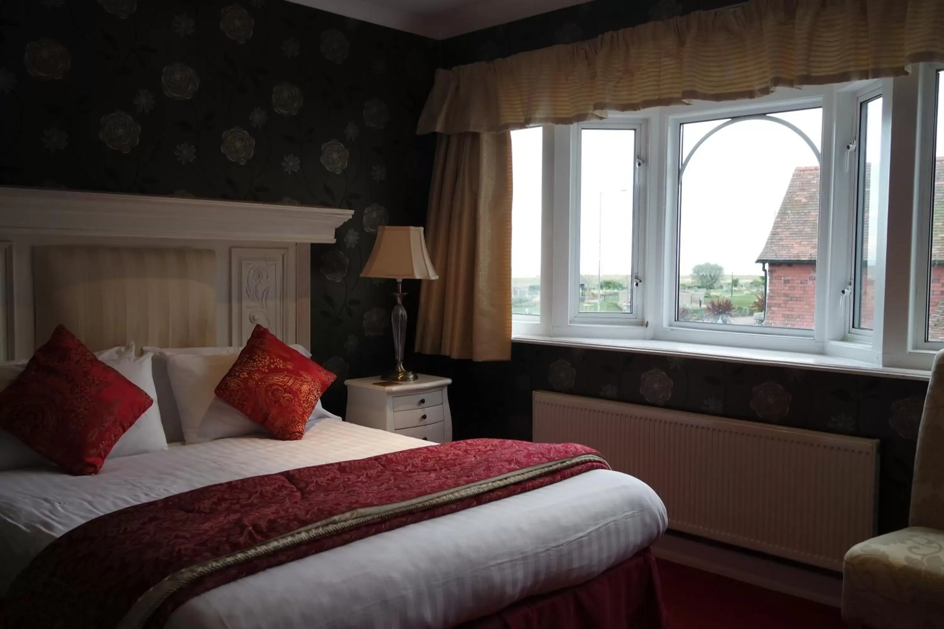 Bedroom, Bed in Gable End Hotel