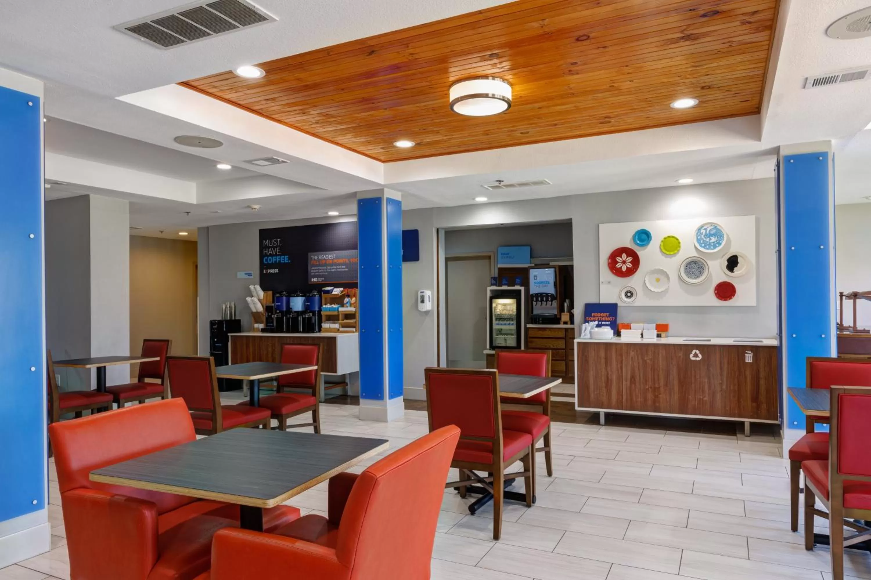 Breakfast in Holiday Inn Express & Suites Shelbyville Indianapolis by IHG