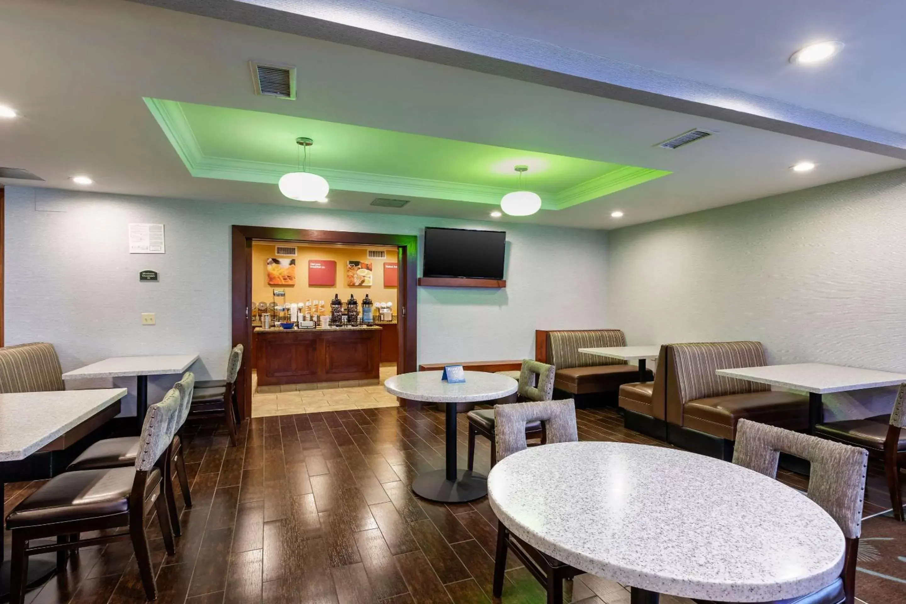 Restaurant/places to eat, Lounge/Bar in Comfort Inn Anaheim Resort