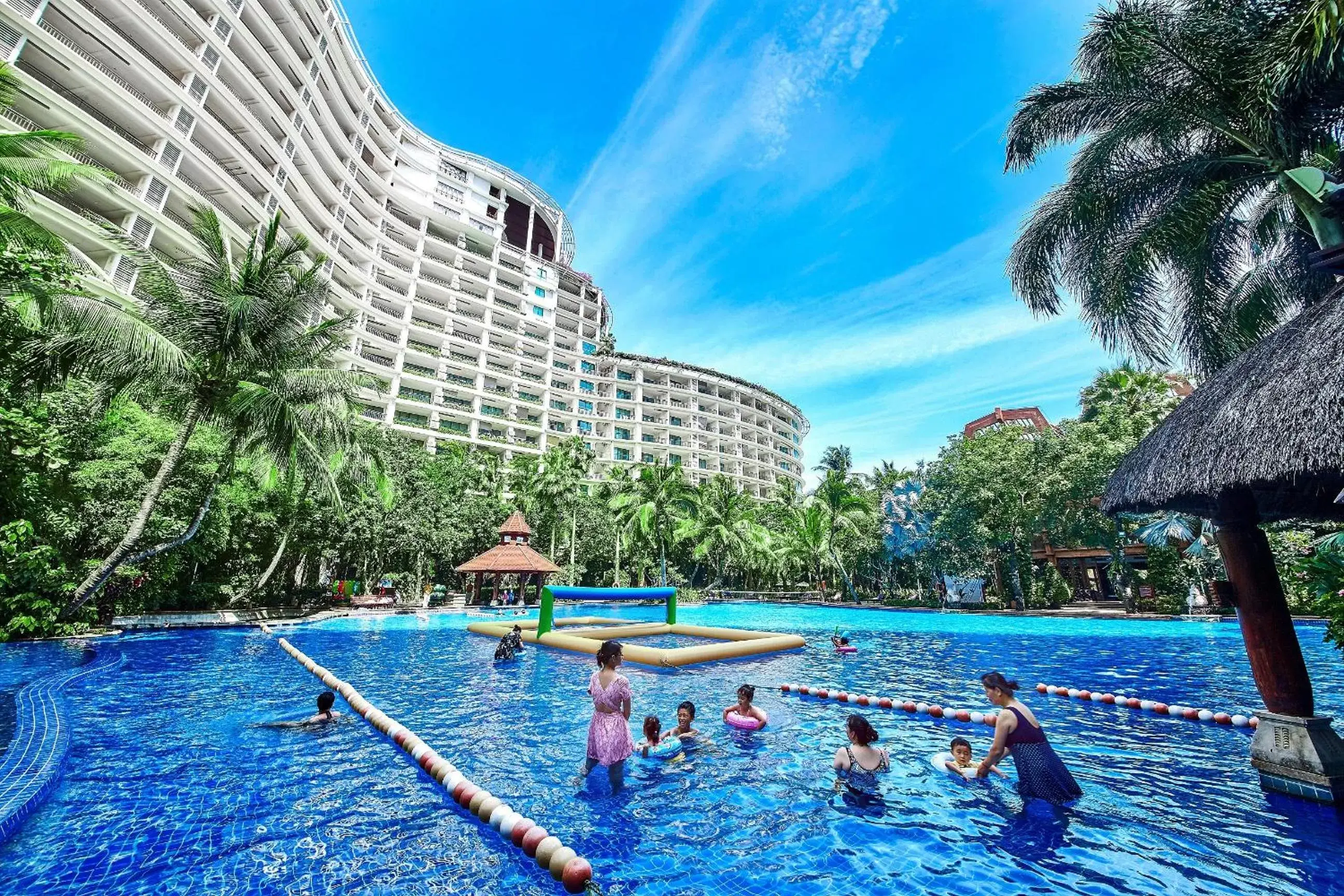 Swimming Pool in Ocean Sonic Resort Sanya