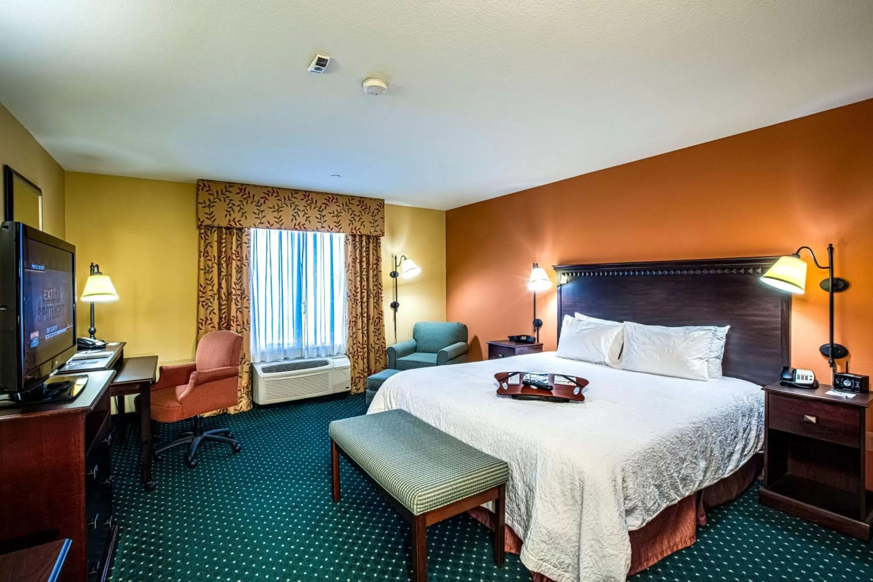 Bed in Hampton Inn & Suites Sacramento-Elk Grove Laguna I-5