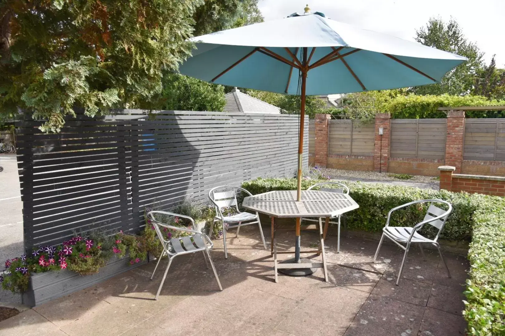 Property building in Crystal Hotel & Savour Property building in Crystal Hotel & Savour