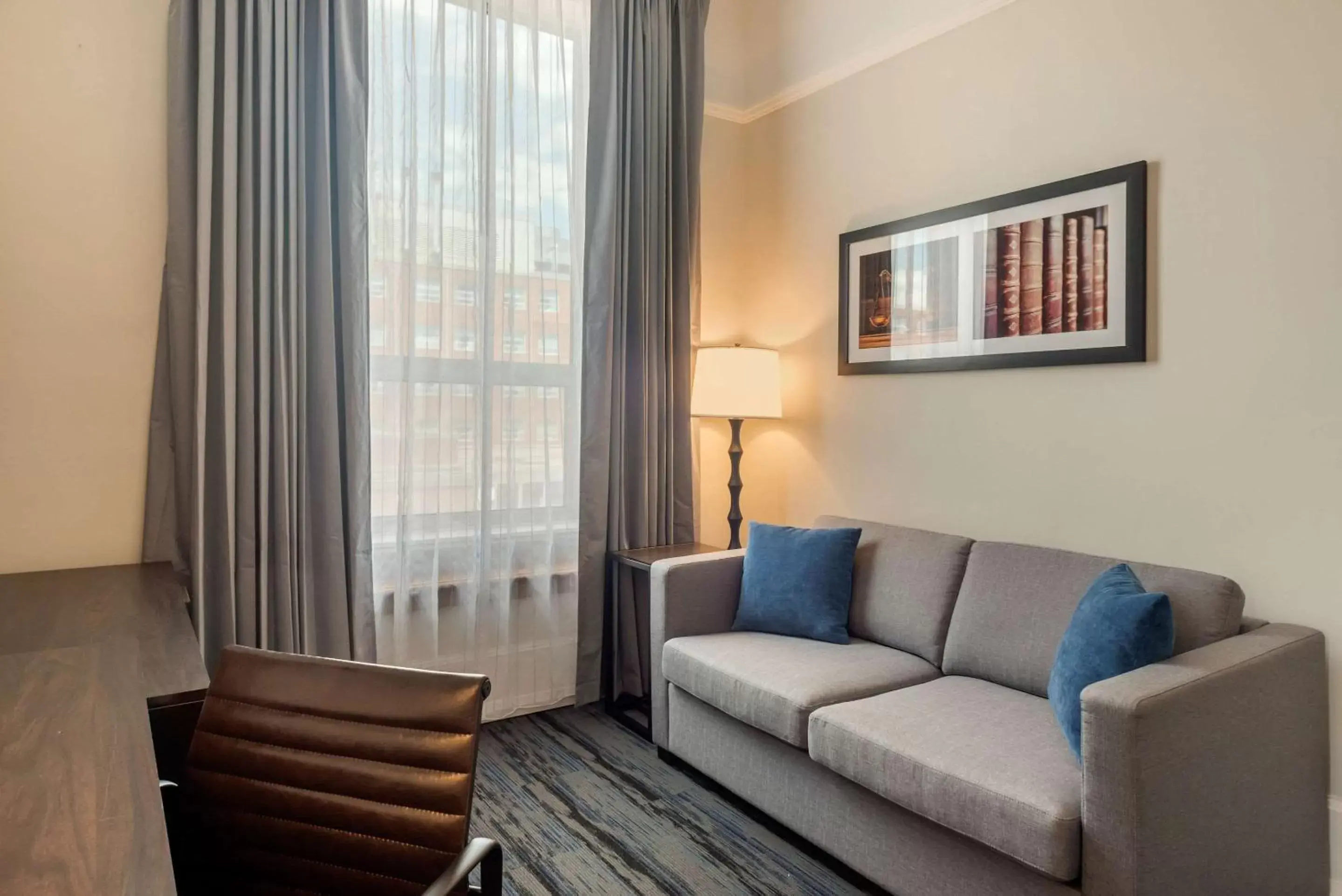 Photo of the whole room, Seating Area in The Courthouse Hotel, Ascend Hotel Collection