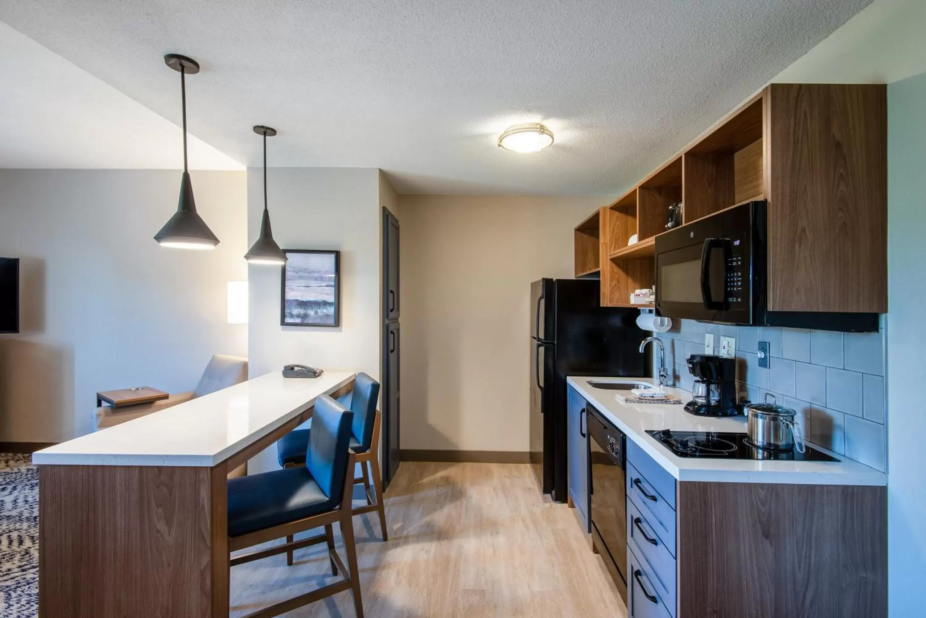 Bedroom, Kitchen/Kitchenette in Candlewood Suites Manassas, an IHG Hotel