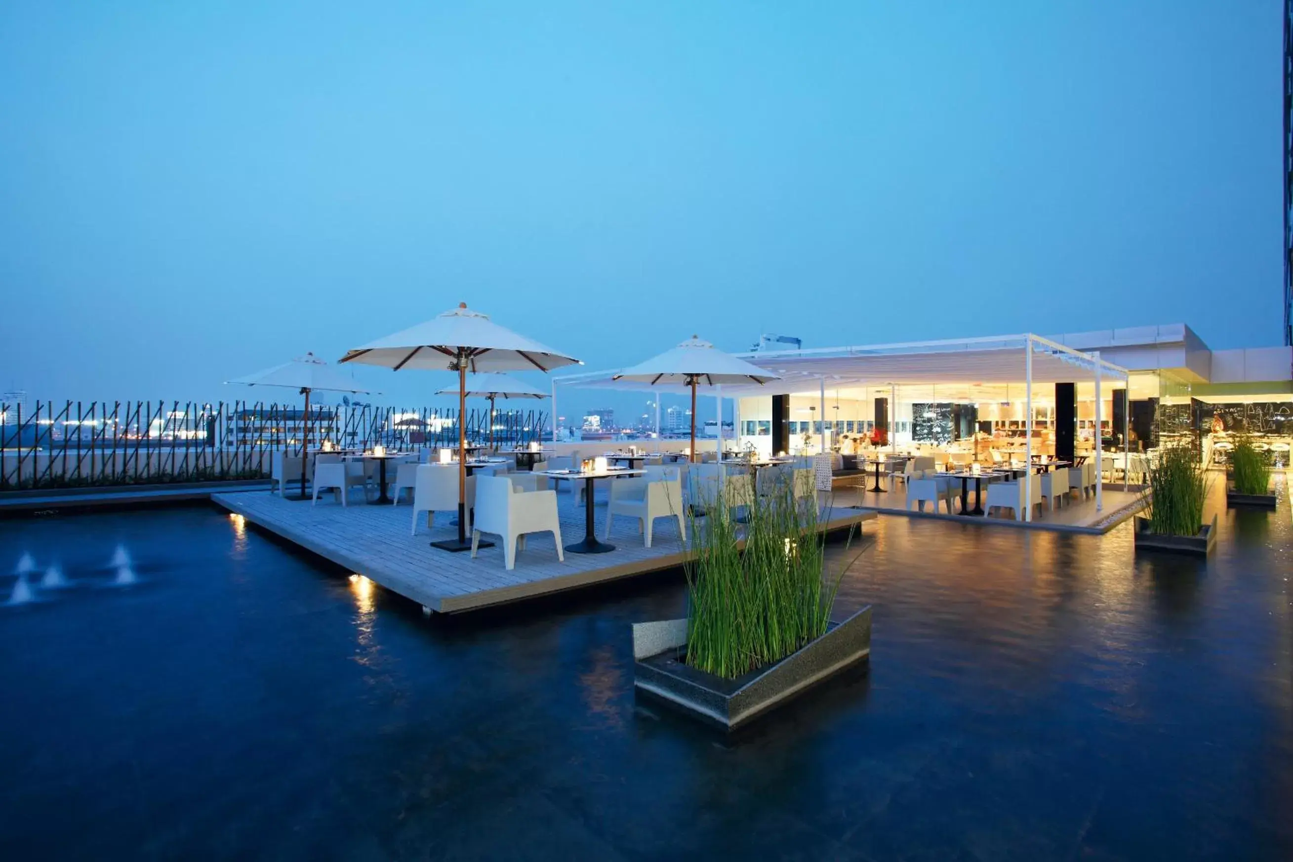 Restaurant/places to eat in Centara Watergate Pavillion Hotel Bangkok