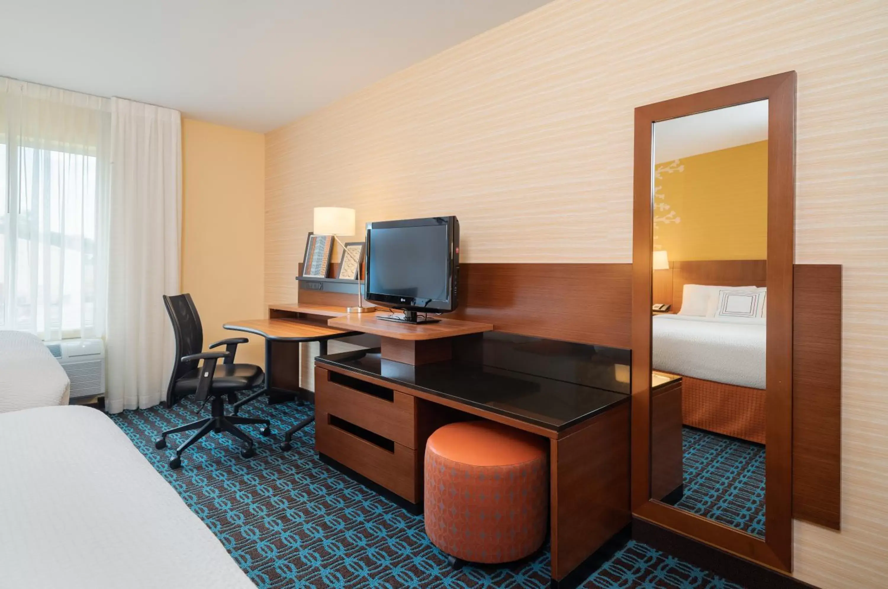 Bedroom, TV/Entertainment Center in Fairfield Inn & Suites by Marriott DuBois