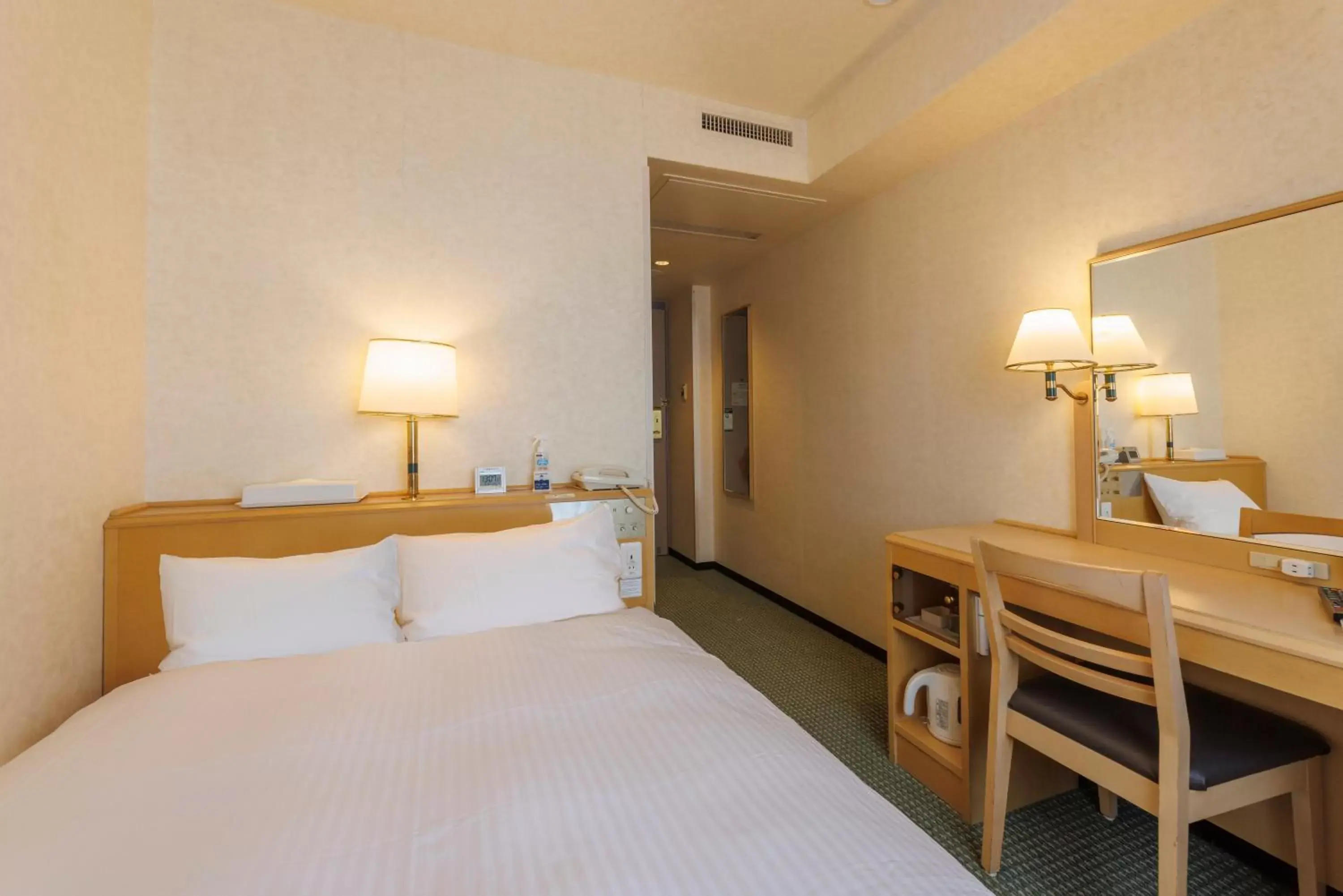 Photo of the whole room, Bed in Shimonoseki Station West Washington Hotel Plaza
