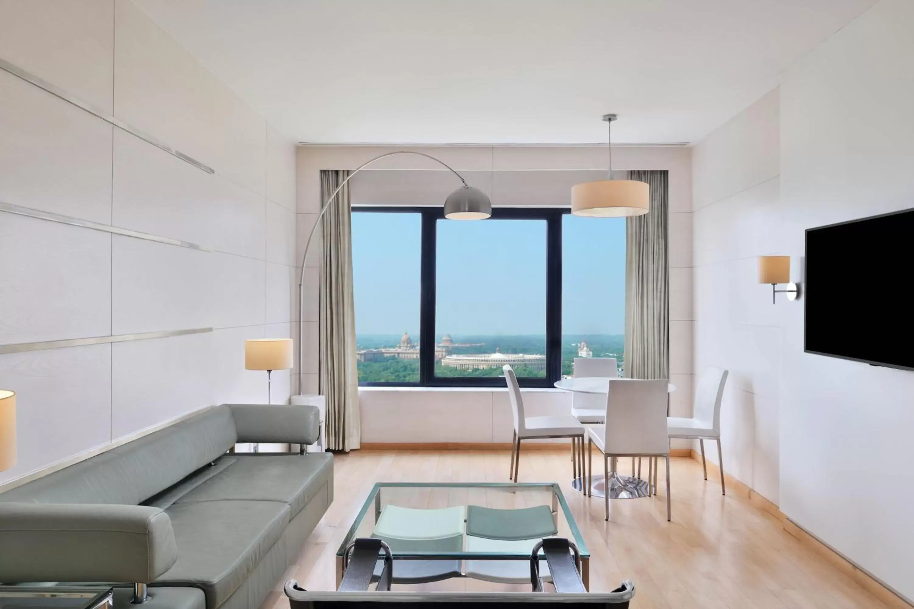 Living room, Seating Area in Le Meridien New Delhi