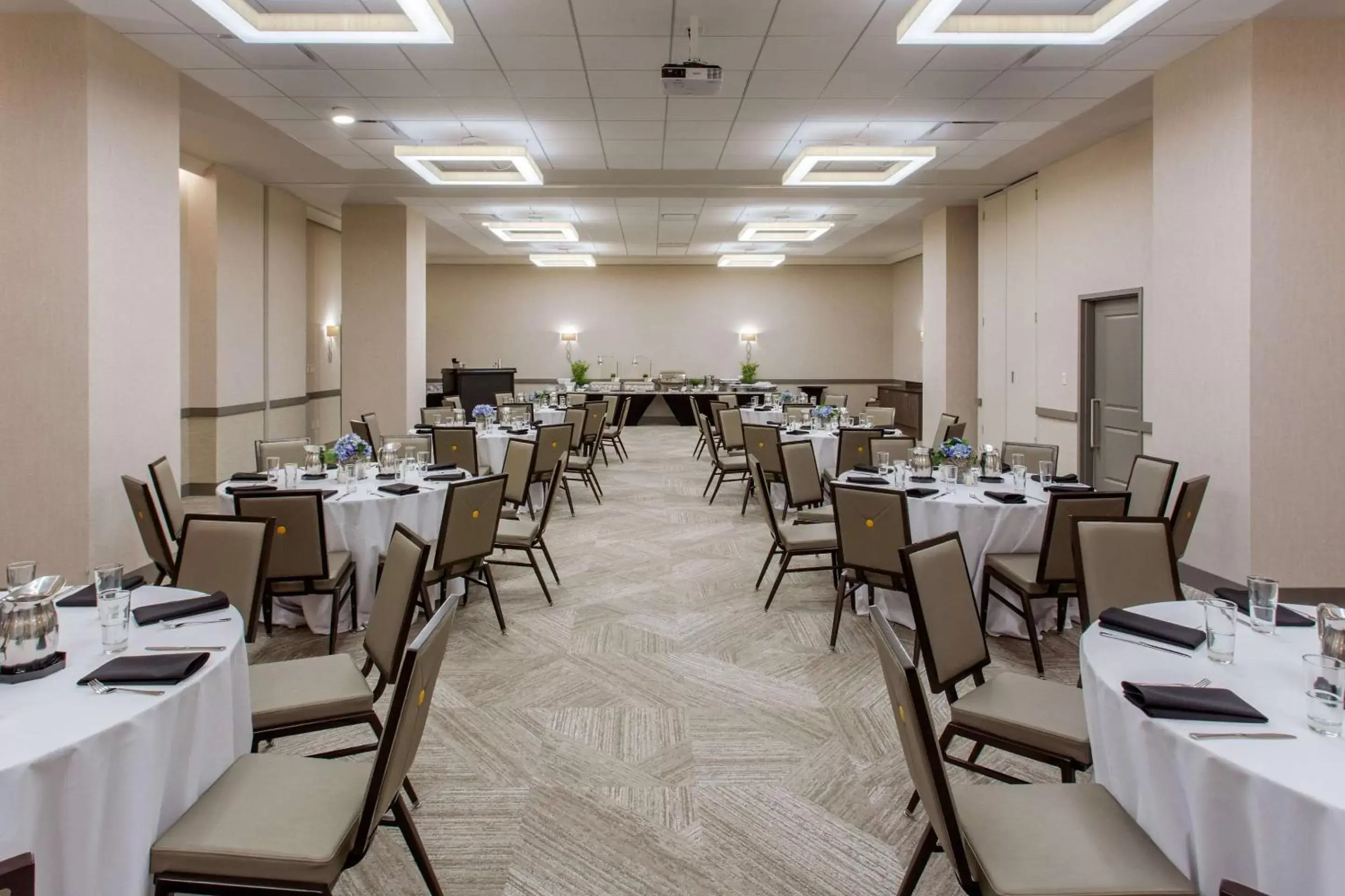 Banquet/Function facilities, Restaurant/Places to Eat in Cambria Hotel Philadelphia Downtown Center City