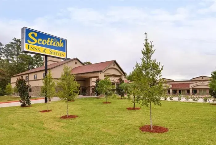 Facade/entrance, Property Building in Scottish Inn & Suites - Conroe