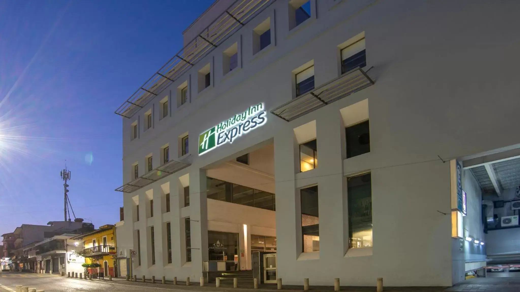 Property Building in Holiday Inn Express Xalapa