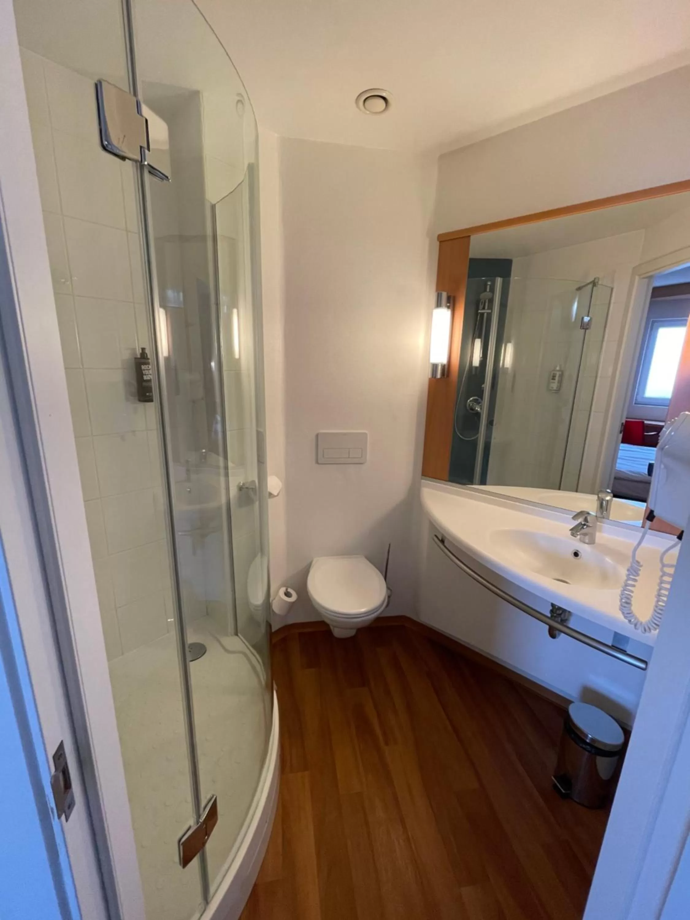 Bathroom, Bed in Ibis Sofia Airport Hotel