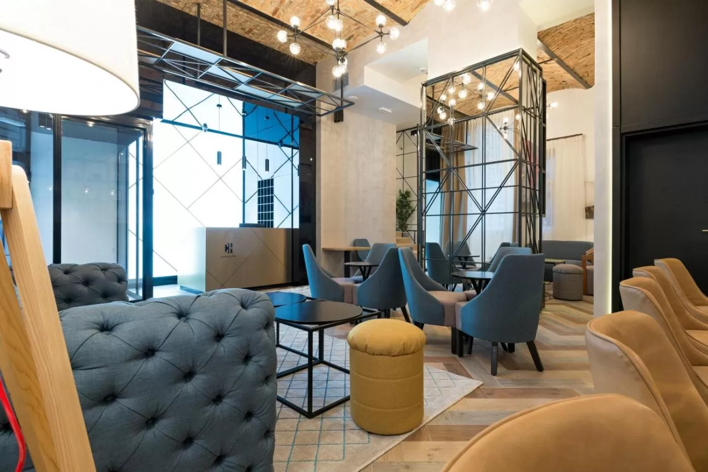 Communal lounge/ TV room in Capital Hotel Garni