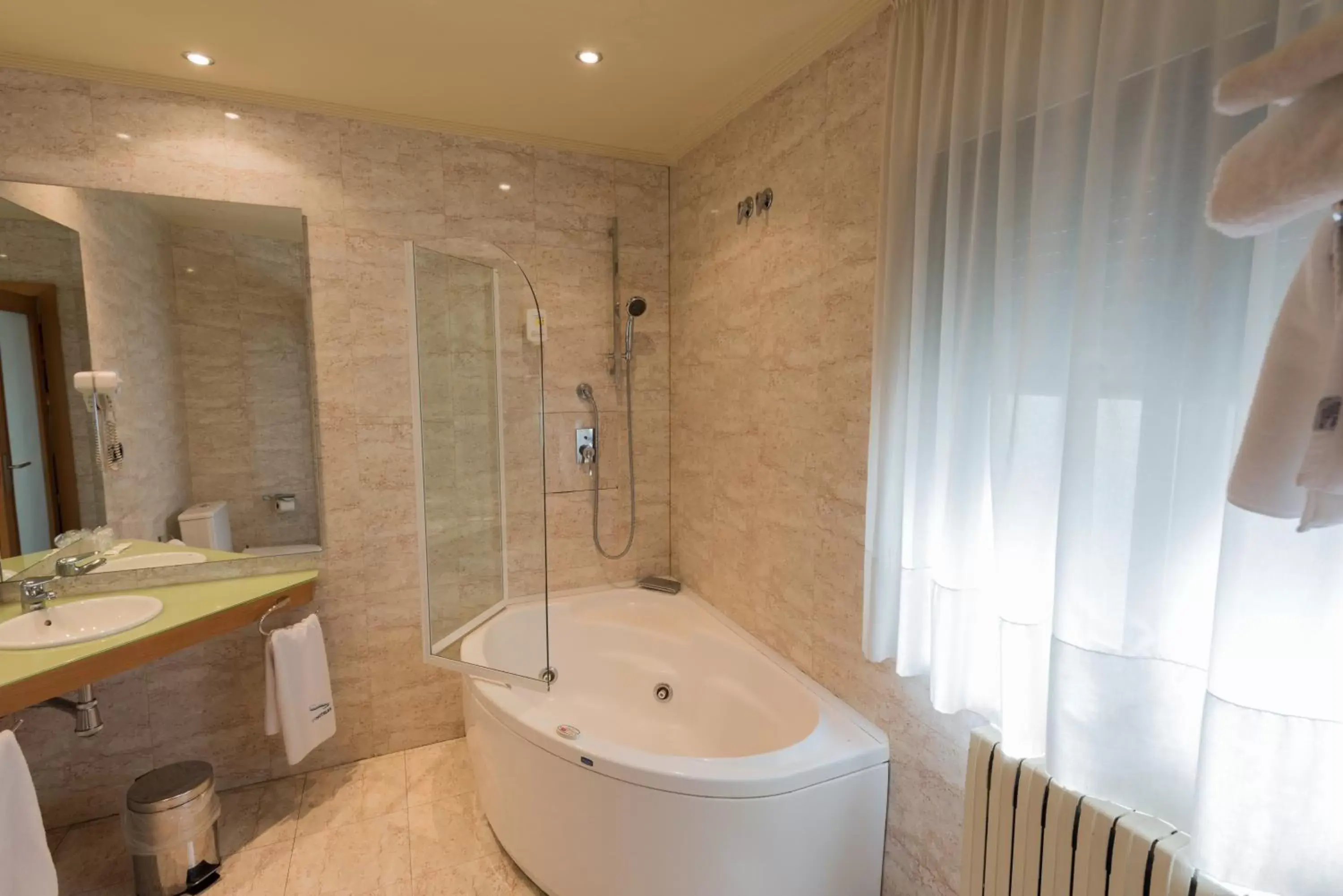 Hot Tub, Bathroom in Las Ventas