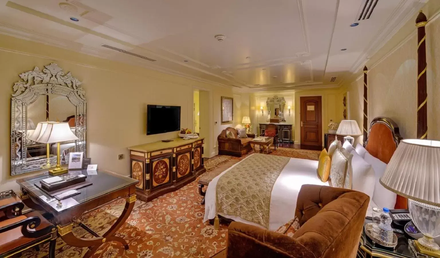 Bedroom, Seating Area in The Leela Palace New Delhi