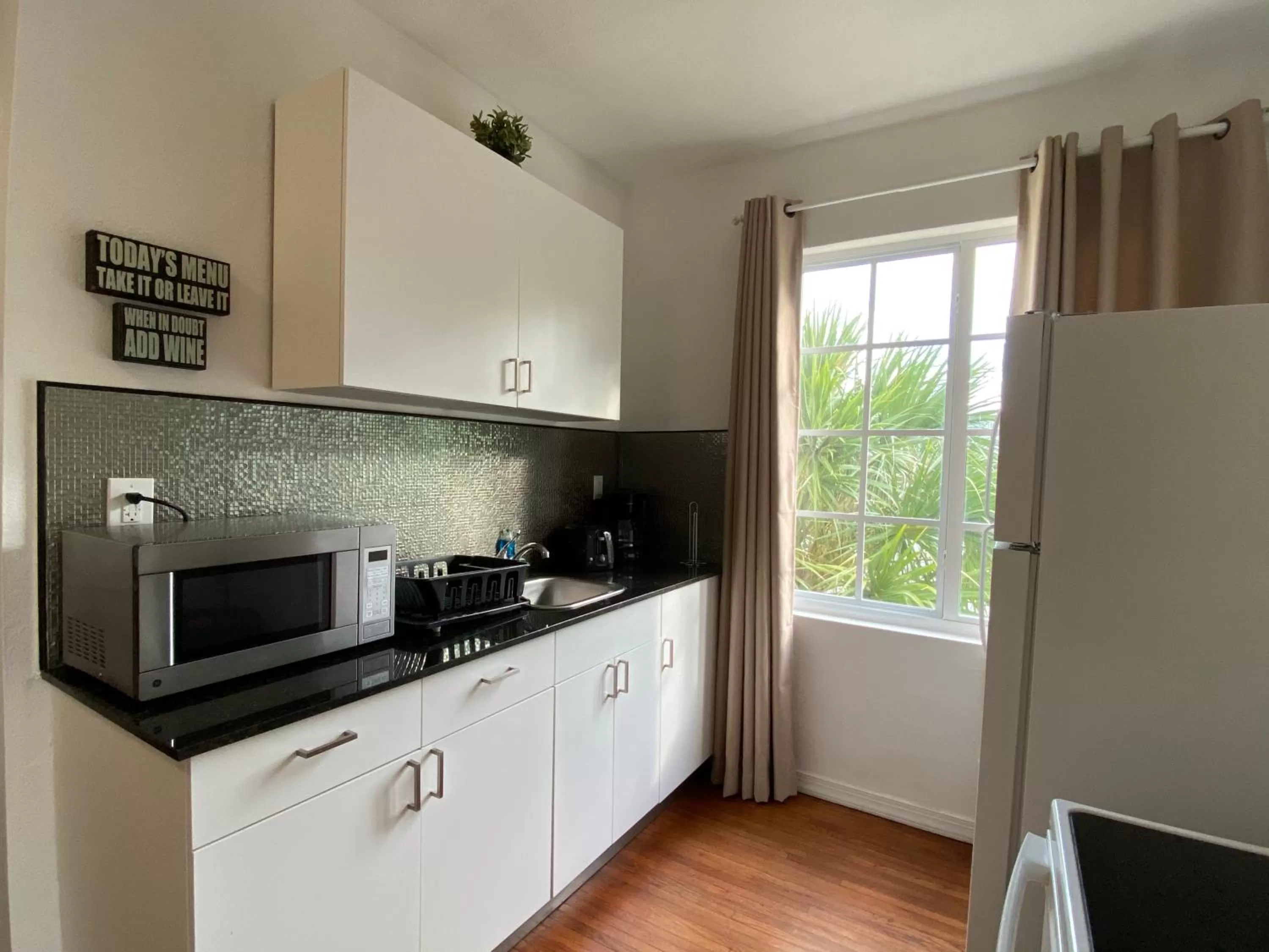 Coffee/tea facilities in Harding Boutique Apartments