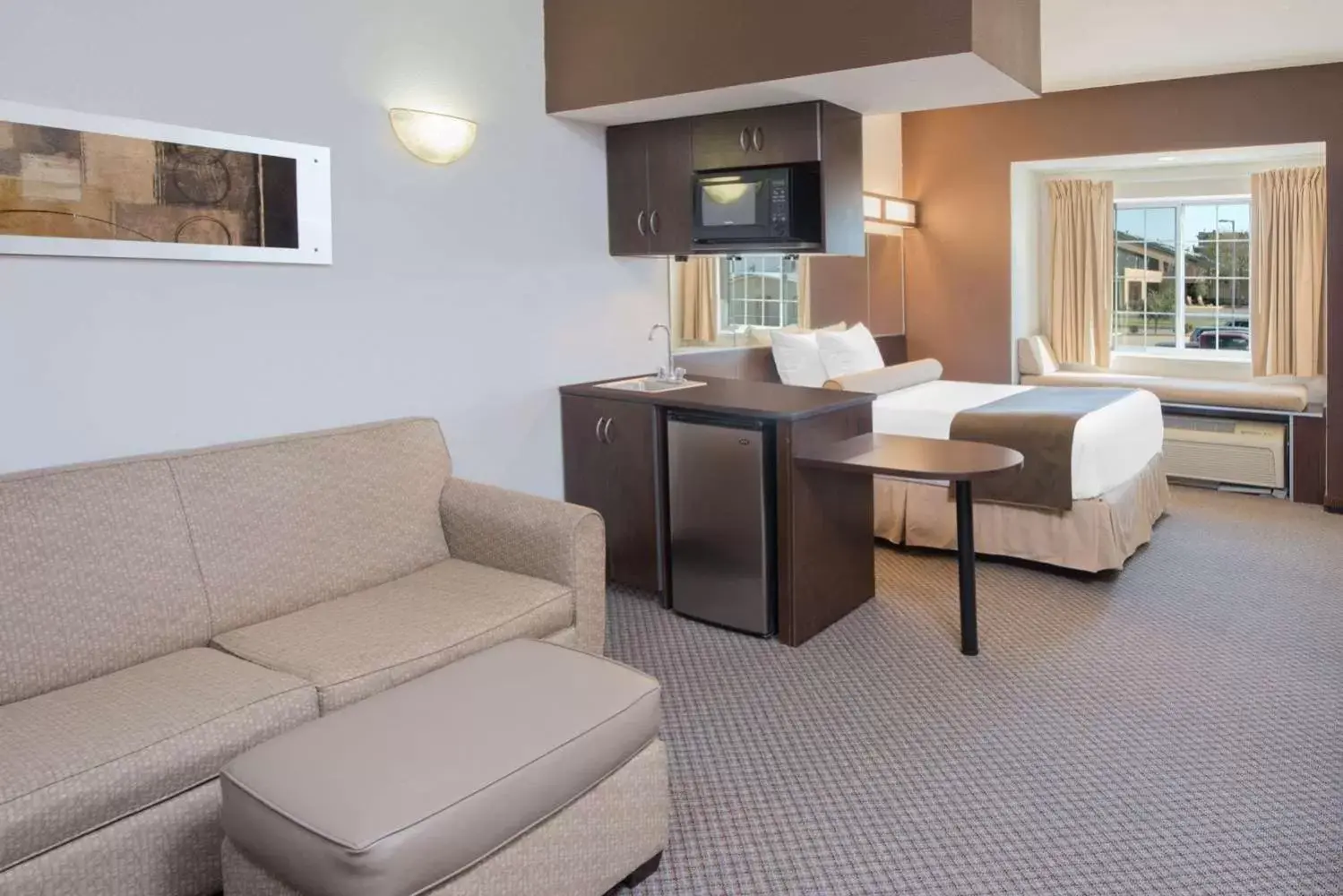 Photo of the whole room, Seating Area in Microtel Inn & Suites Quincy by Wyndham
