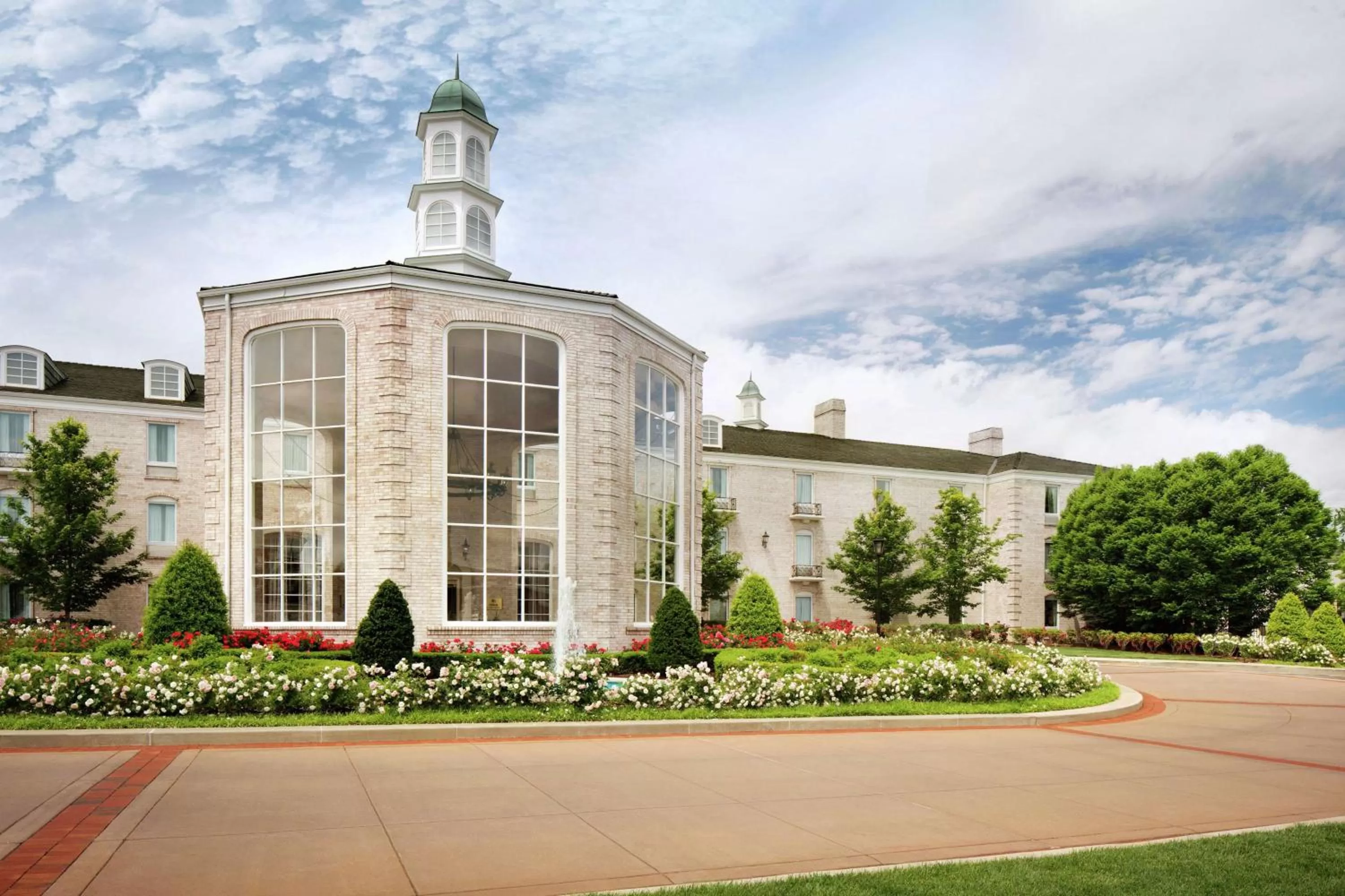 Property building in Hilton St. Louis Frontenac