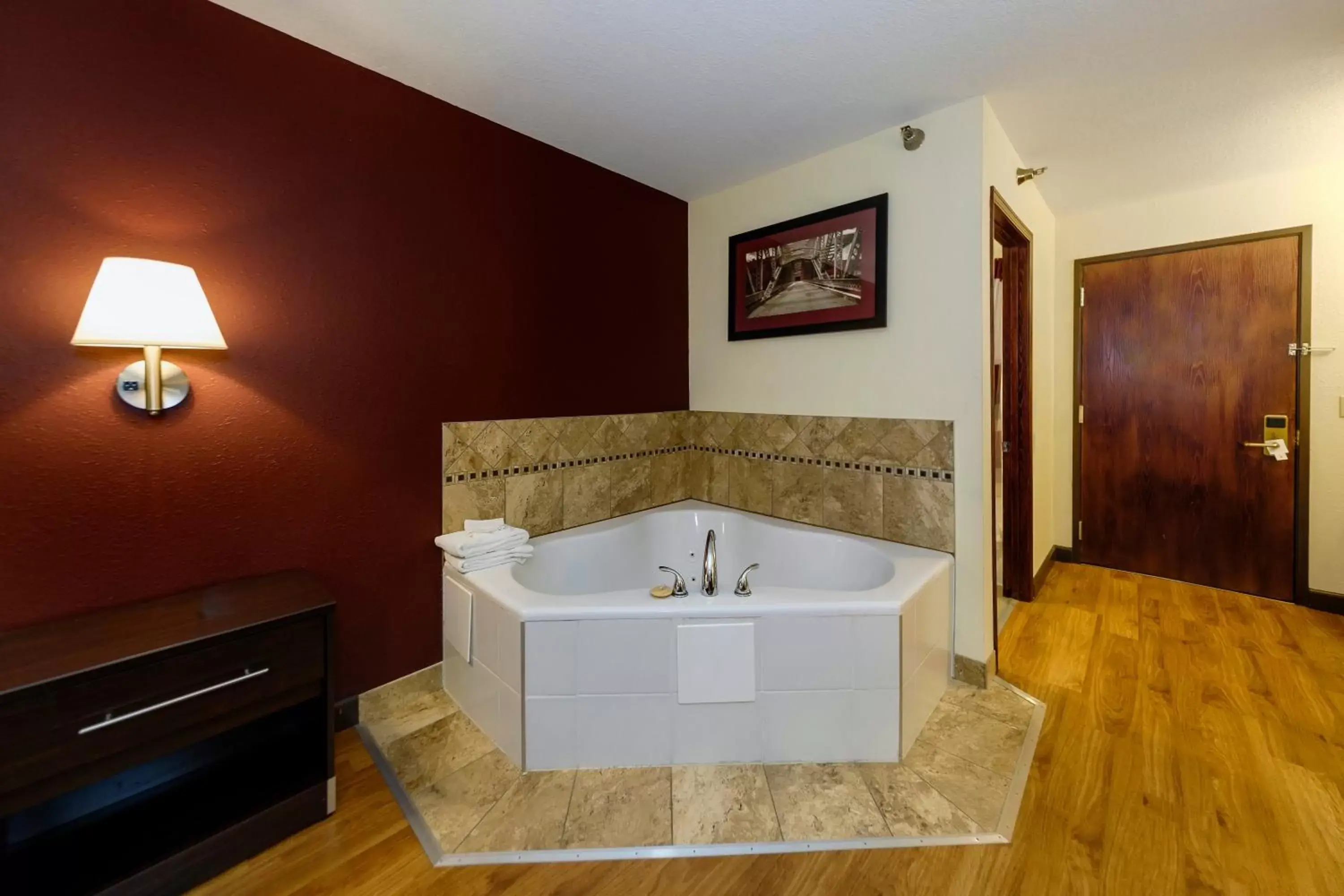 Photo of the whole room, Bathroom in Red Roof Inn Osage Beach - Lake of the Ozarks